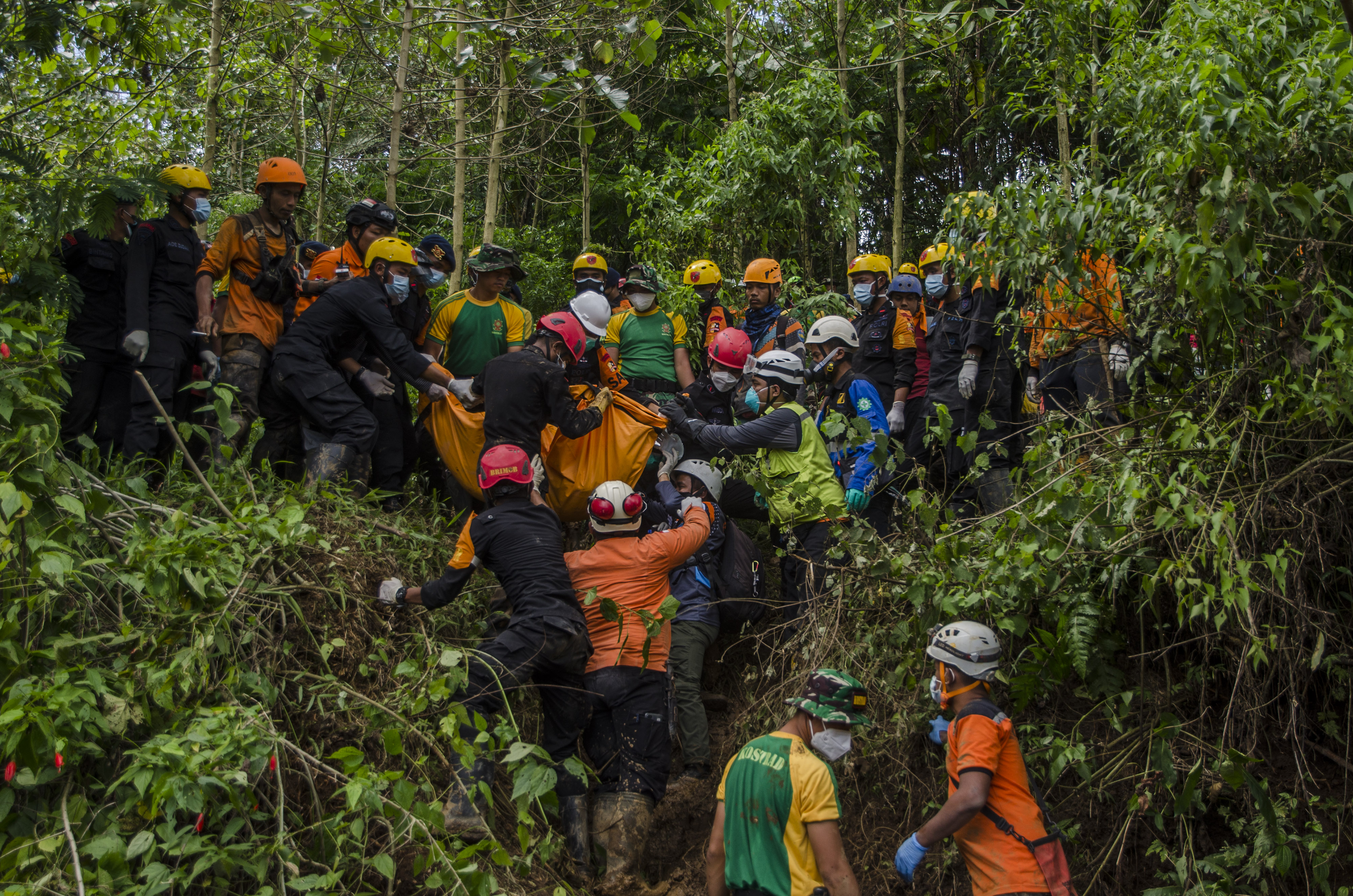 Evakuasi korban tewas gempa Cianjur, Jawa Barat.