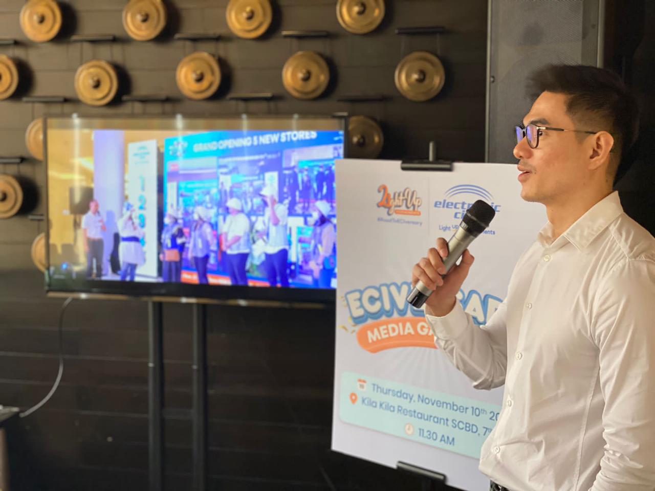 Head Of Marketing Communications PT. Electronic City Indonesia, Tbk Ihsan Pribadi saat acara HUT ke-21 PT. Electronic City Tbk.