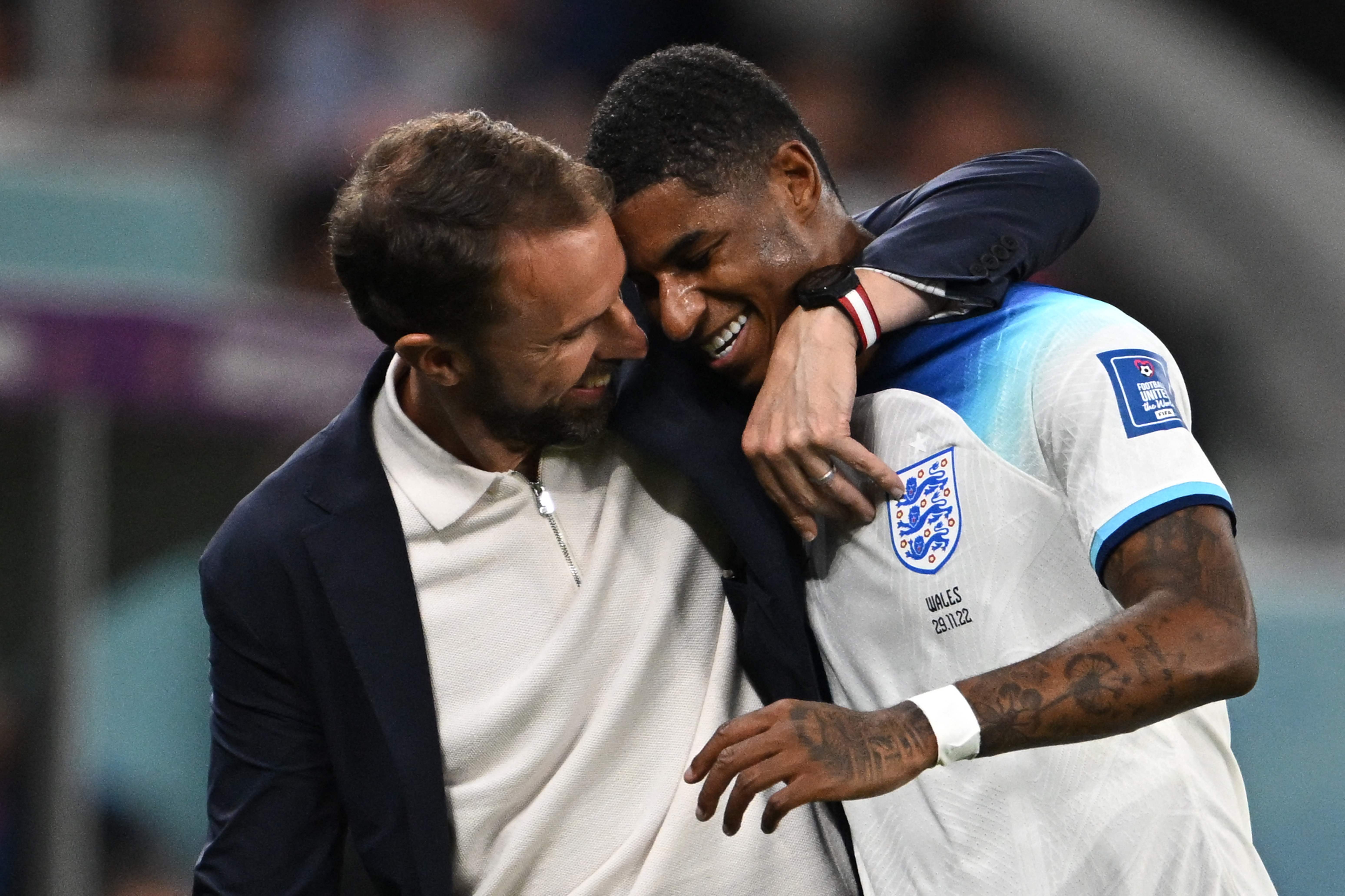 Pelatih timnas Inggris Gareth Southgate (kiri) bersama penyerang Marcus Rashford.