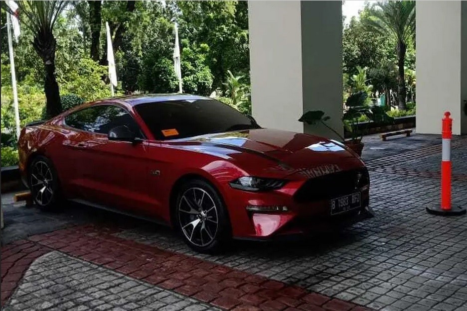 Viral mobil sport merah bernopol RFD