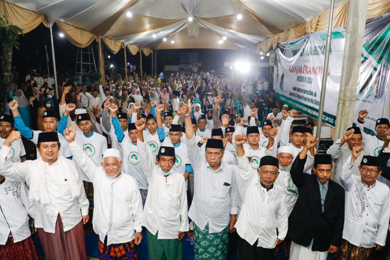 Relawan Santri Dukung Ganjar (SDG) menjaring aspirasi ratusan santri, pengasuh pondok pesantren, dan ulama se-Kabupaten Cilacap, Jawa Tengah