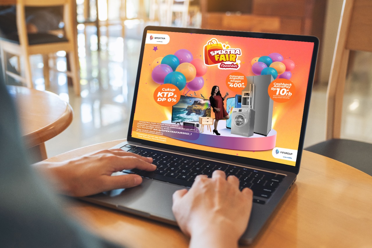 Spektra Fair juga tawarkan pelayanan melalui laptop.