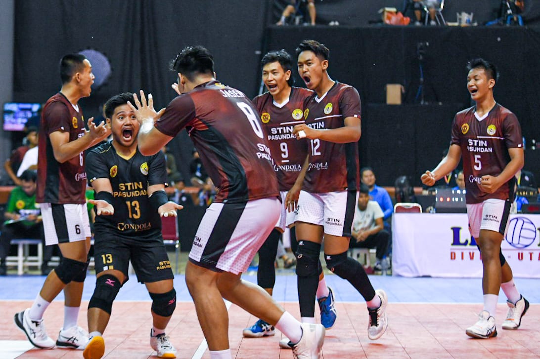 Tim voli putra STIN Pasundan sukses menundukkan tim voli Berlian Bank Jateng pada pertandingan Final Four Putra Livoli Divisi Utama 202