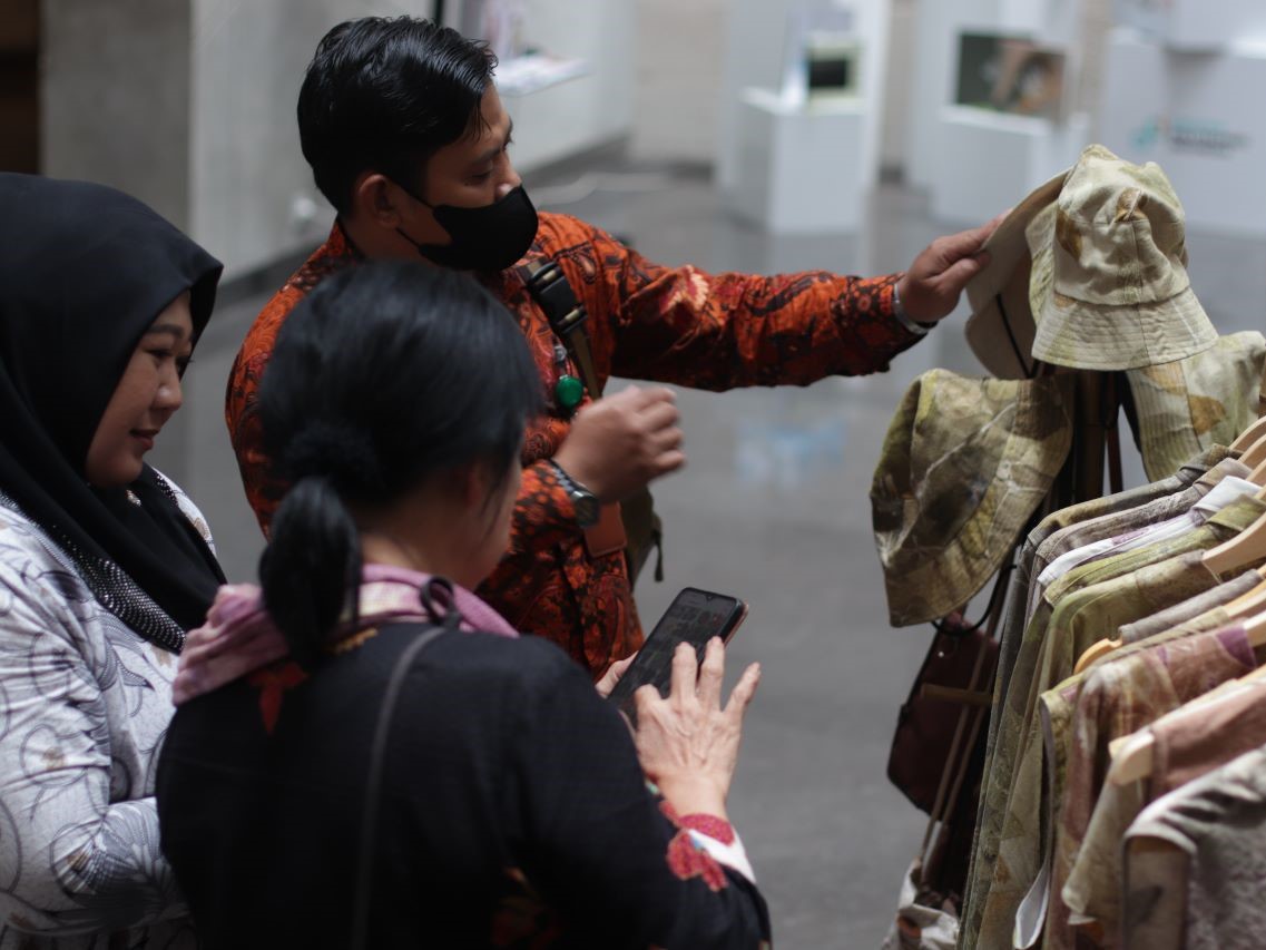 Ratusan Pelaku UMKM dan Pelajar Penyandang Disabilitas Kembangkan Green Fashion