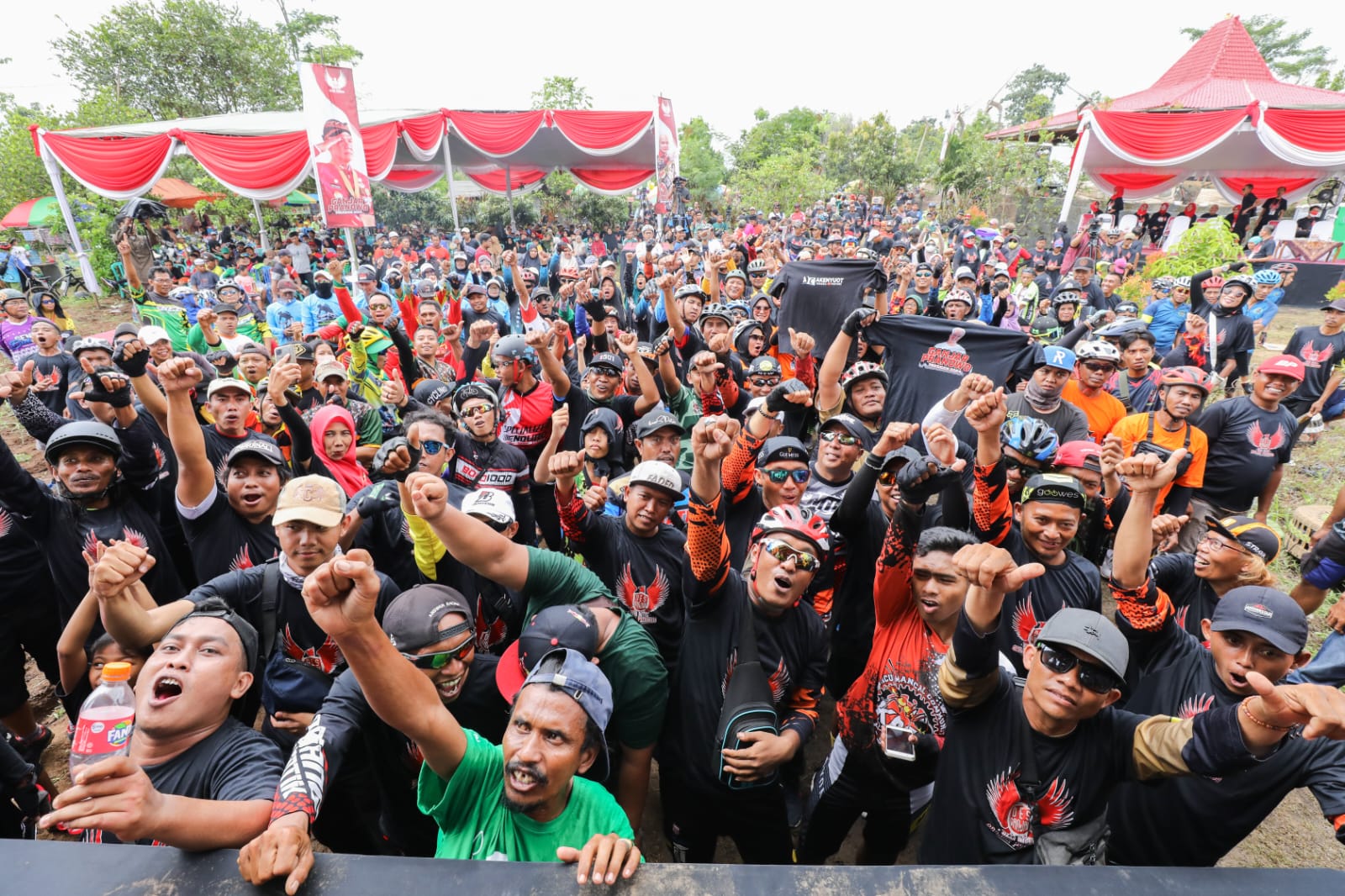 Warga di Desa Kebonagung, Kecamatan Sukodono, Kab. Lumajang, Jawa Timur menyatakan dukugan kepada Ganjar Pranowo presiden, Minggu (6/11)