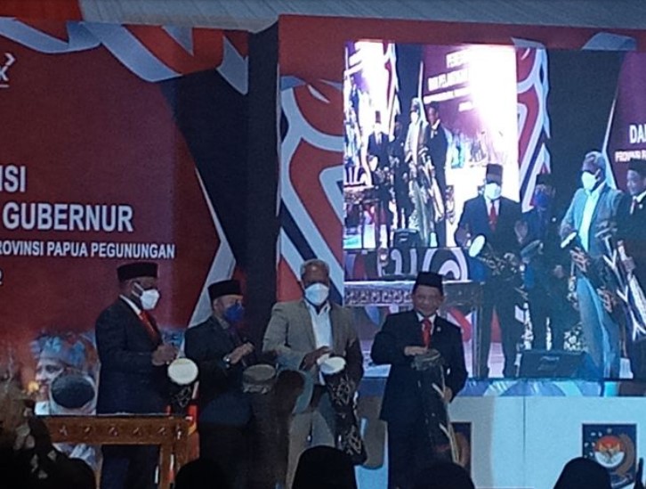 Mendagri Tito Karnavian meresmikan tiga DOB provinsi Papua di Lapangan Plaza Gedung A Kantor Pusat Kemendagri, Jakarta, Jumat (11/11).