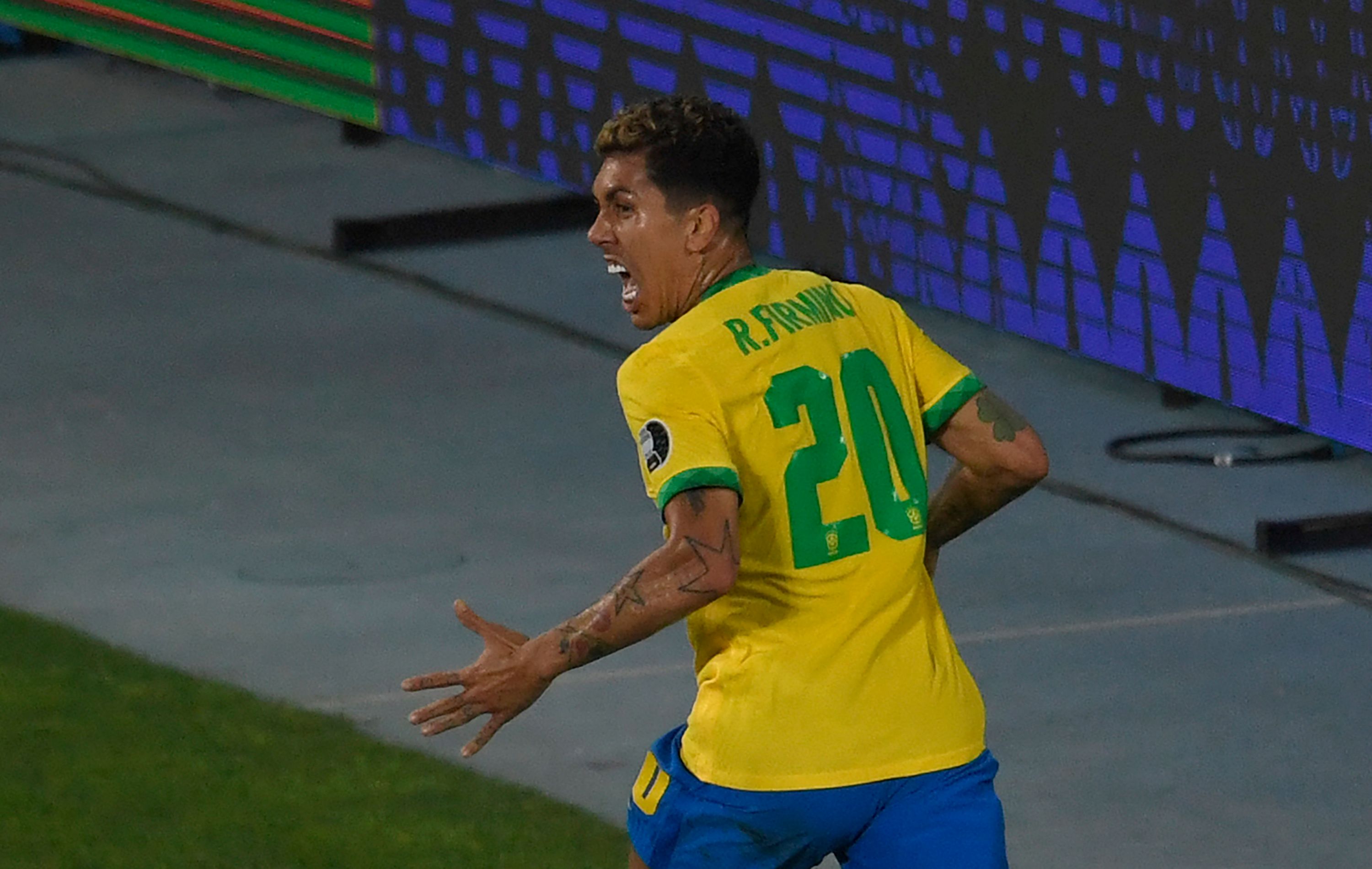 Penyerang timnas Brasil Roberto Firmino