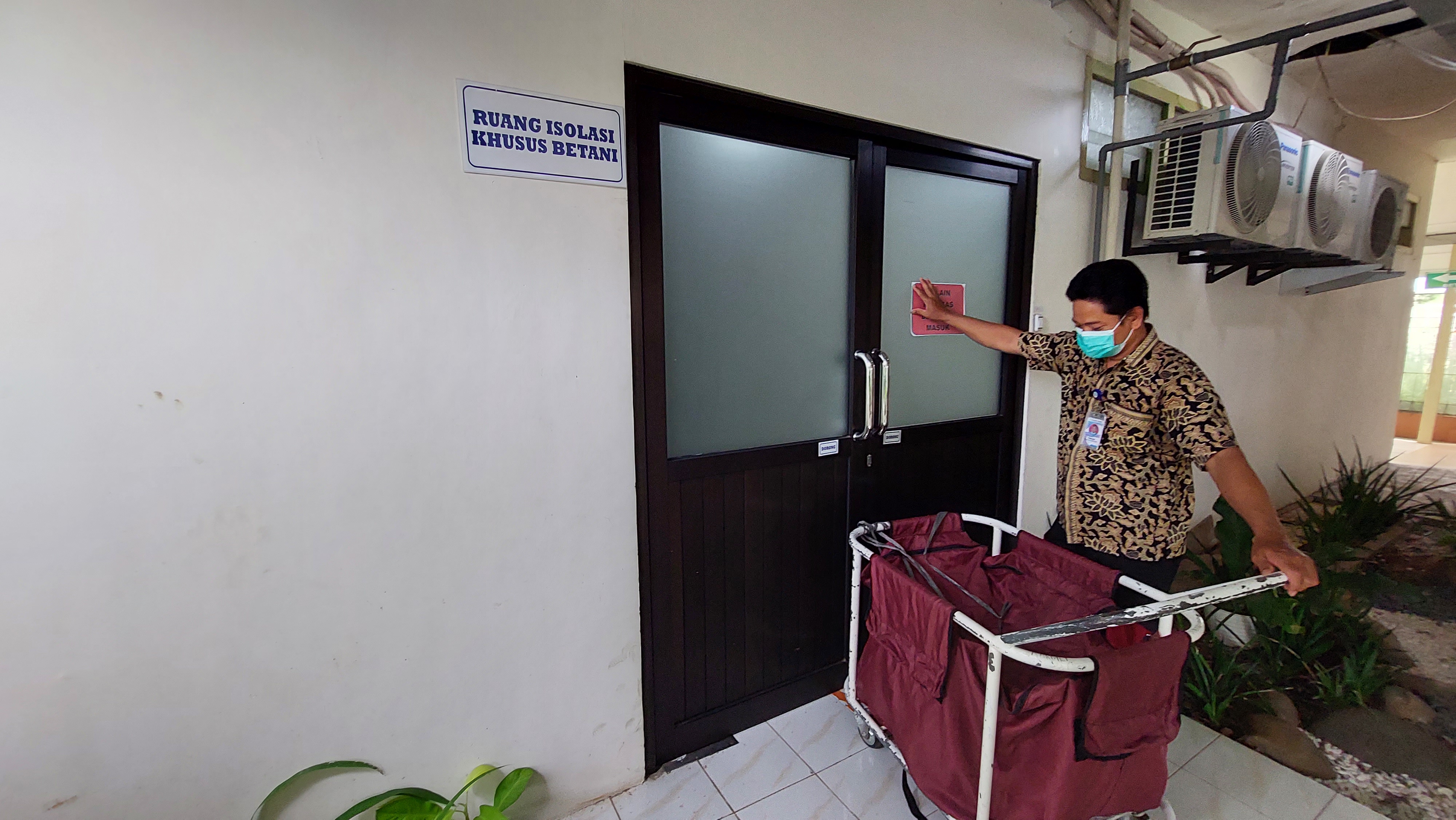 Rumah Sakit Mardirahayu Kudus melakukan penambahan ruang isolasi bagi pasien Covid-19.