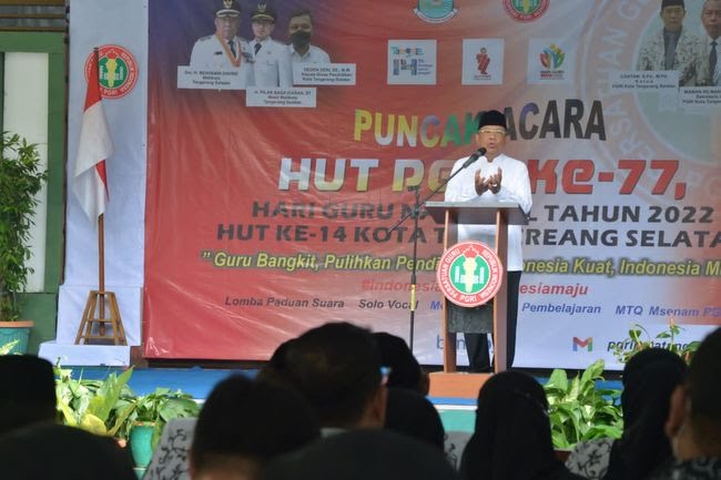 Wali Kota Tangsel Benyamin Davnie