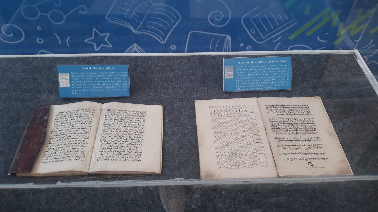 Dua naskah kuno peninggalan Sultan Mahmud Badaruddin II Palembang masih lestari.