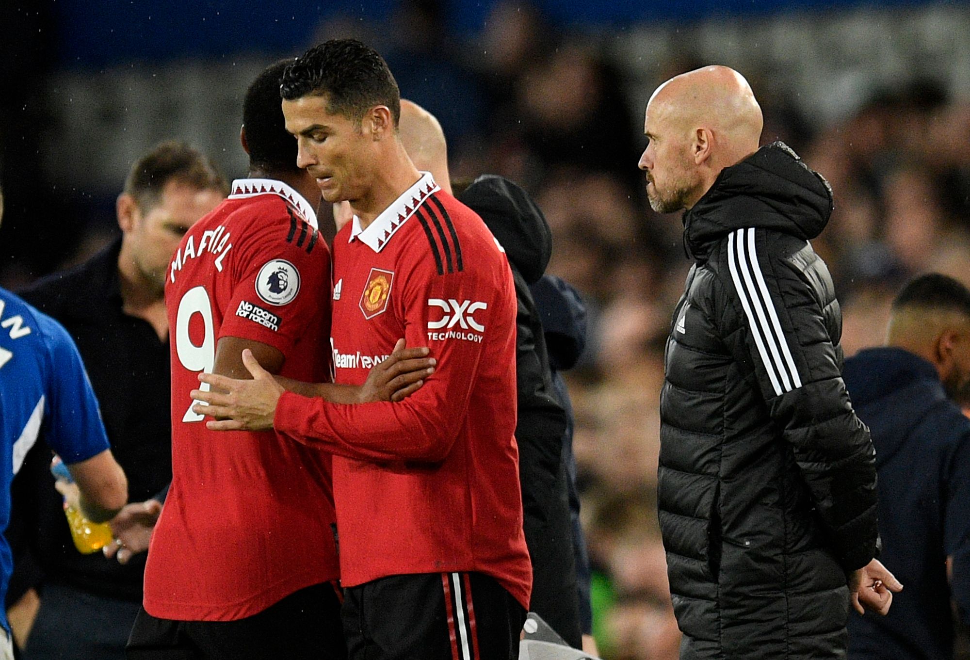 Hubungan pelatih Erik ten Hag (kanan) dan Cristiano Ronaldo yang kian tidak harmonis di Manchester United.