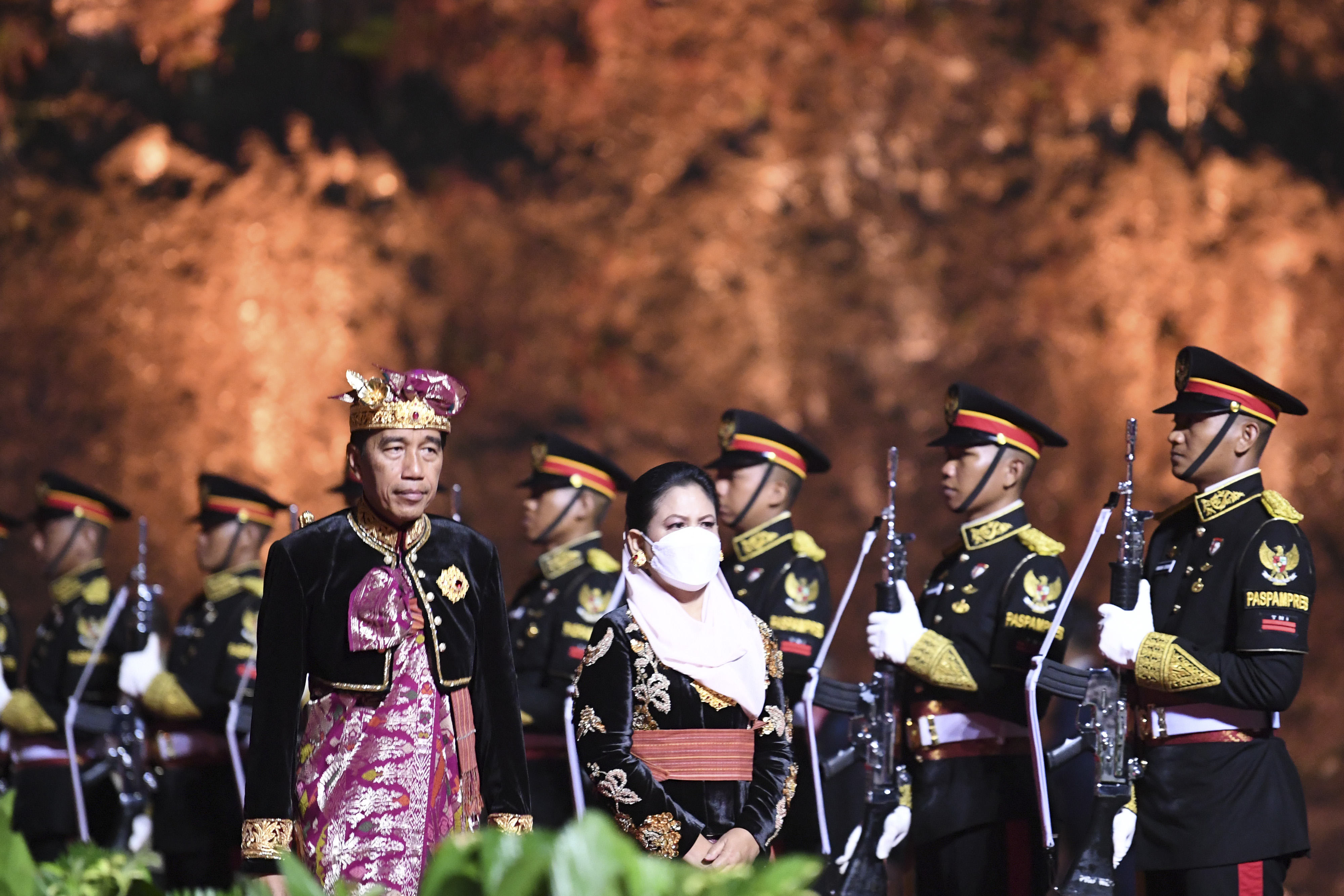 Presiden Jokowi didampingi Ibu Negara menghadiri rangkaian acara G20 di GWK, Bali.