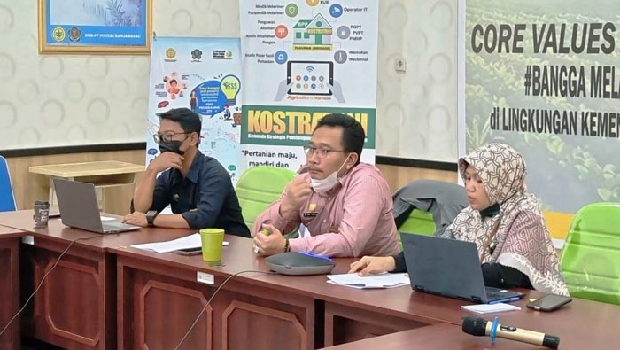 Kepala SMK-PP Negeri Banjarbaru, Budi Santoso (tengah) mengikuti audit surveillace SNI ISO 37001:2016.