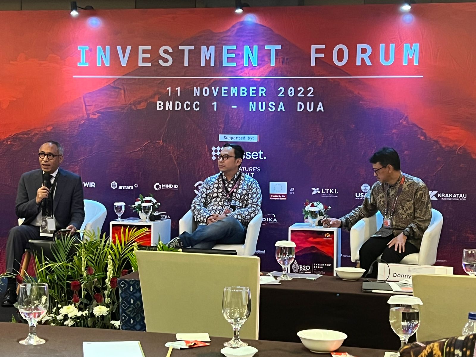 MIND ID memaparkan strateginya dalam mendukung ekosistem kendaraan listrik di B20 Investment Forum