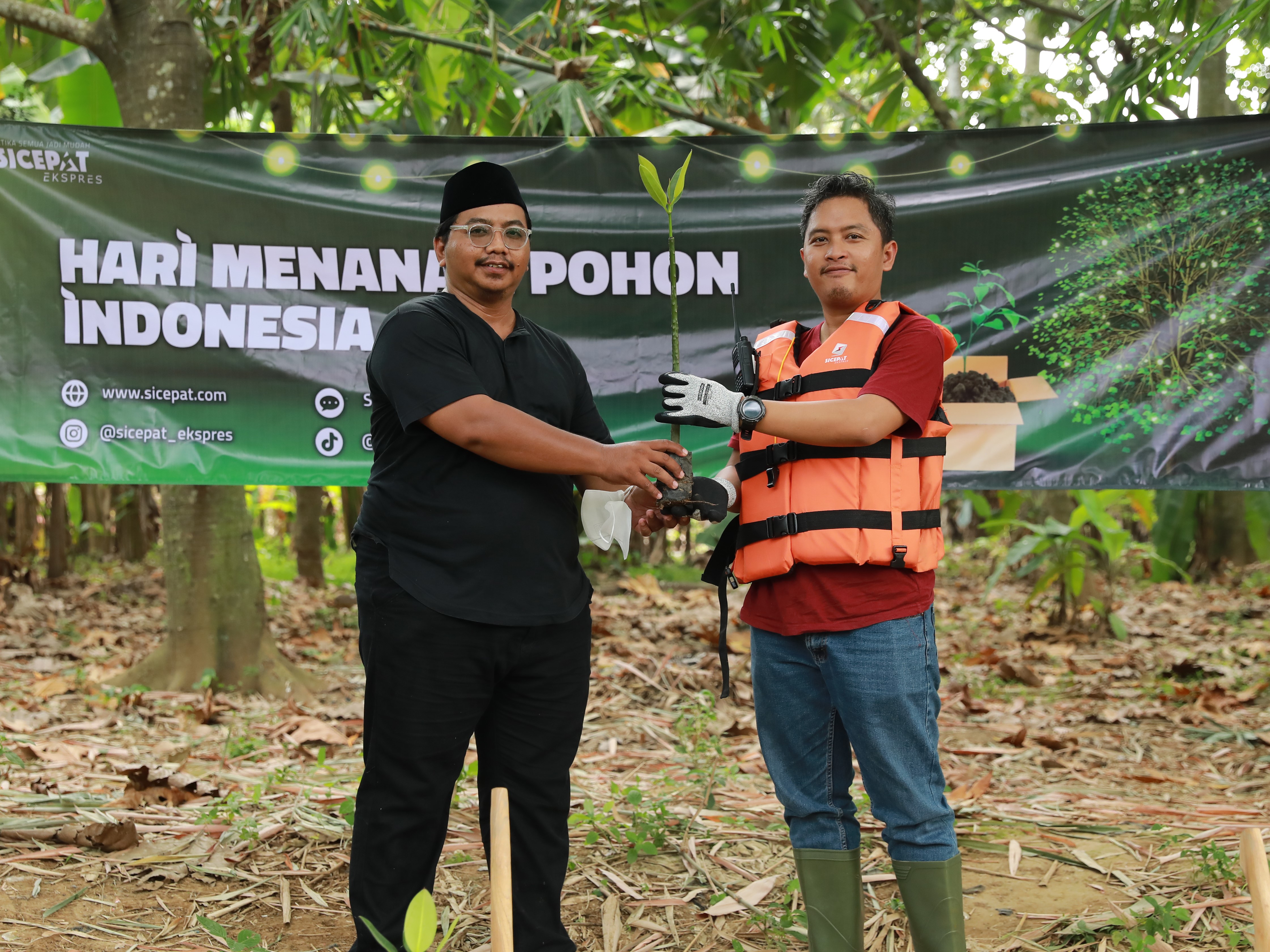 Penanaman 1.000 Bibit Pohon di Bantaran Sungai Cisadane