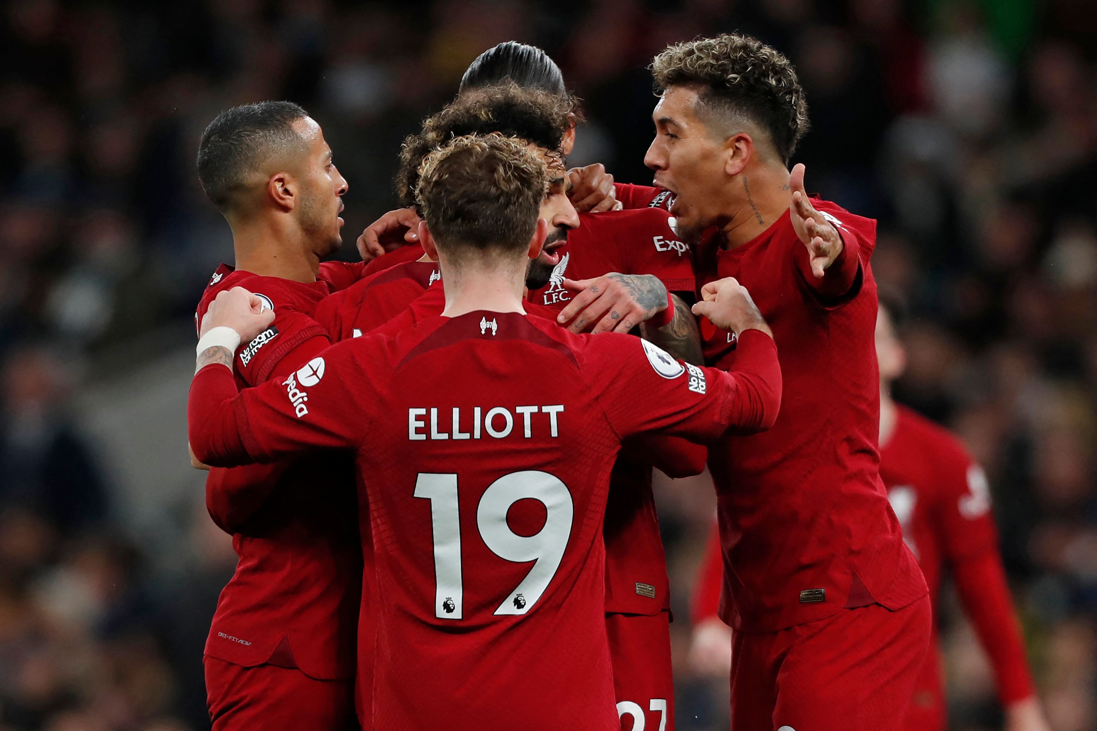 Para pemain Liverpool melakukan selebrasi usai mencetak gol ke gawang lawan.
