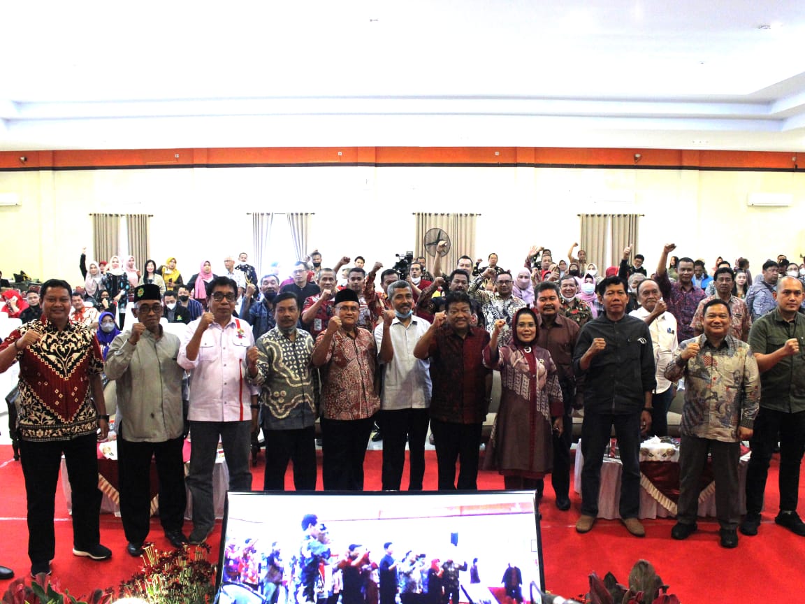 Seluruh gerakan koperasi, sebutnya, menyatakan keberatan atas keterlibatan OJK dalam penyelenggaraan organisasi koperasi.