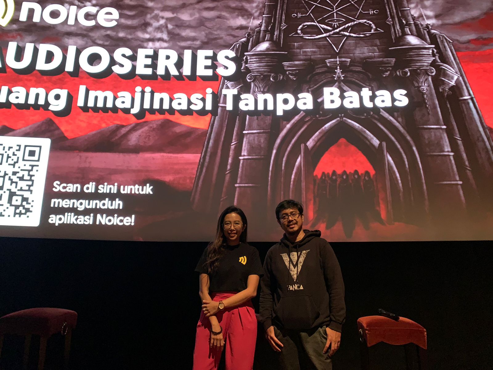 Cofounder & CBO Noice Niken Sasmaya dan kreator Sweta Kartika.