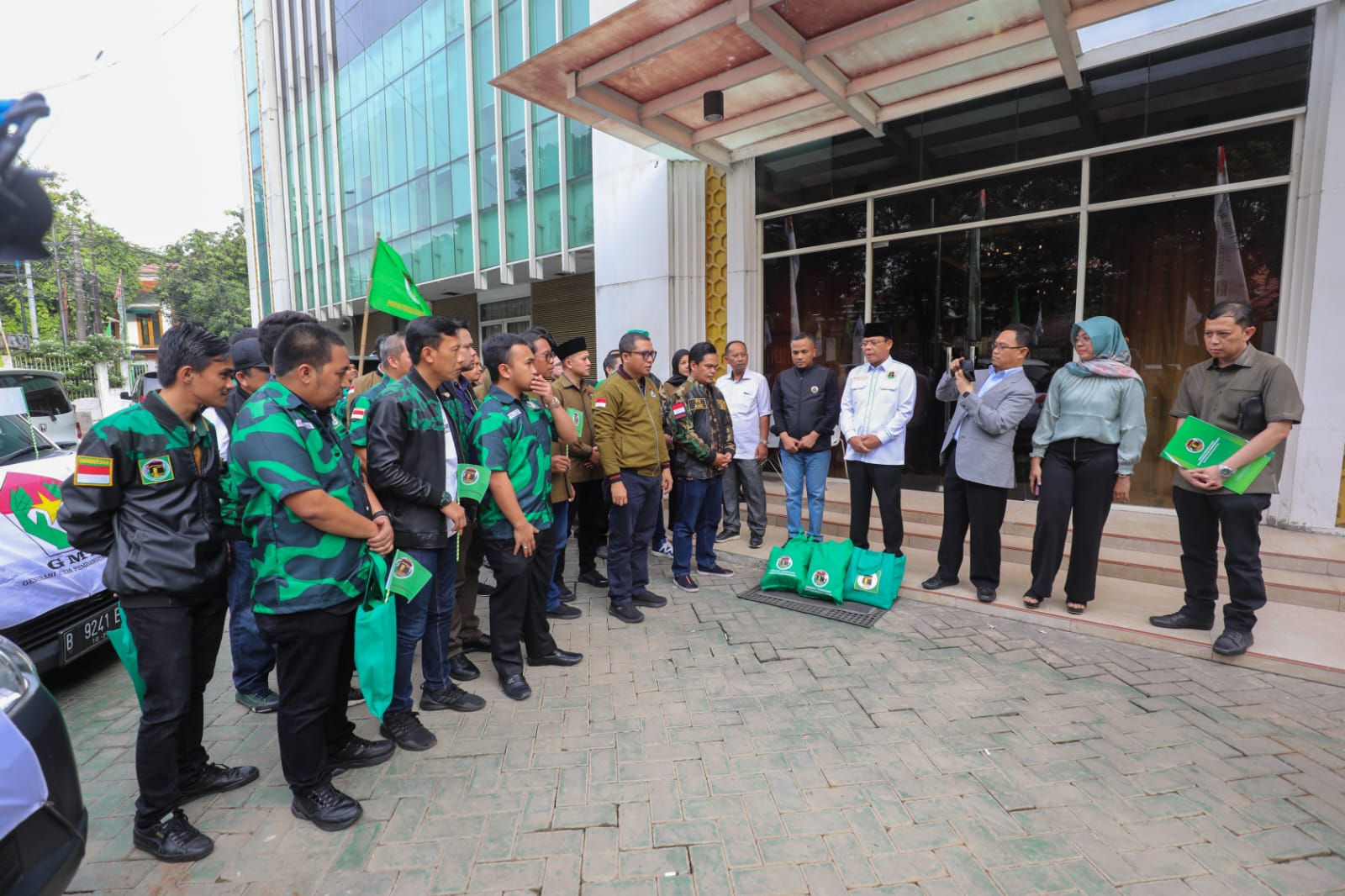 DPP PPP melepas tim tanggap bencana beserta bantuan yang ditujukan untuk membantu korban gempa bumi Cianjur, pada Kamis (24/11).