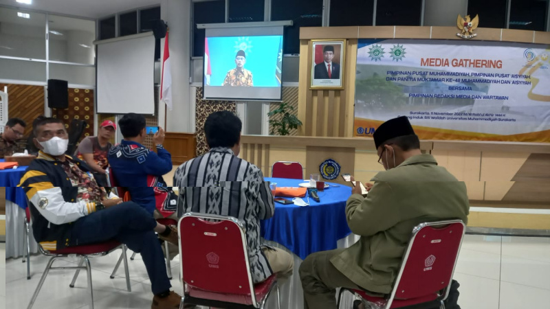 Ketua Umum PP Muhammadiyah Haedar Nashir memberikan keterangan menjelang Muktamar ke 48 di Surakarta, Jawa Tengah