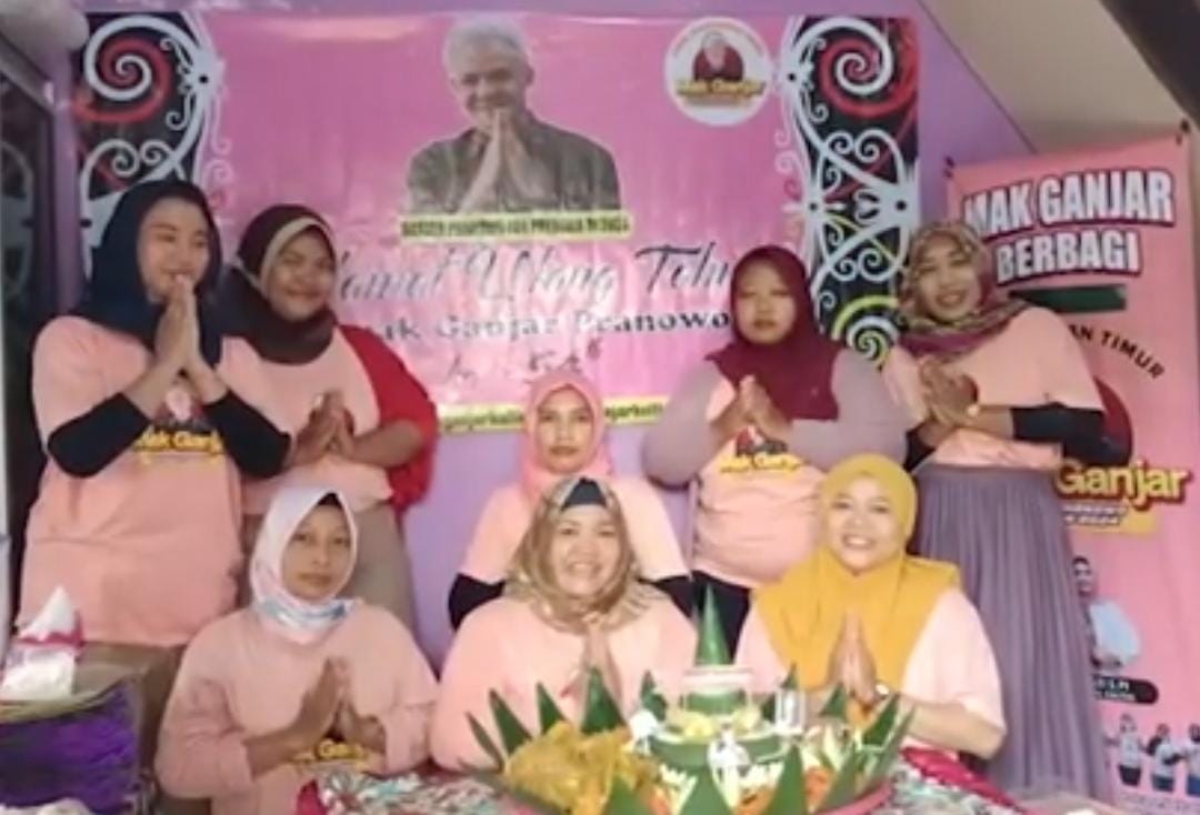 Relawan Mak Ganjar serentak di 15 provinsi menggelar doa bersama dan tasyakuran milad ke 54 tahun Ganjar Pranowo, pada Rabu (2/11/2022)