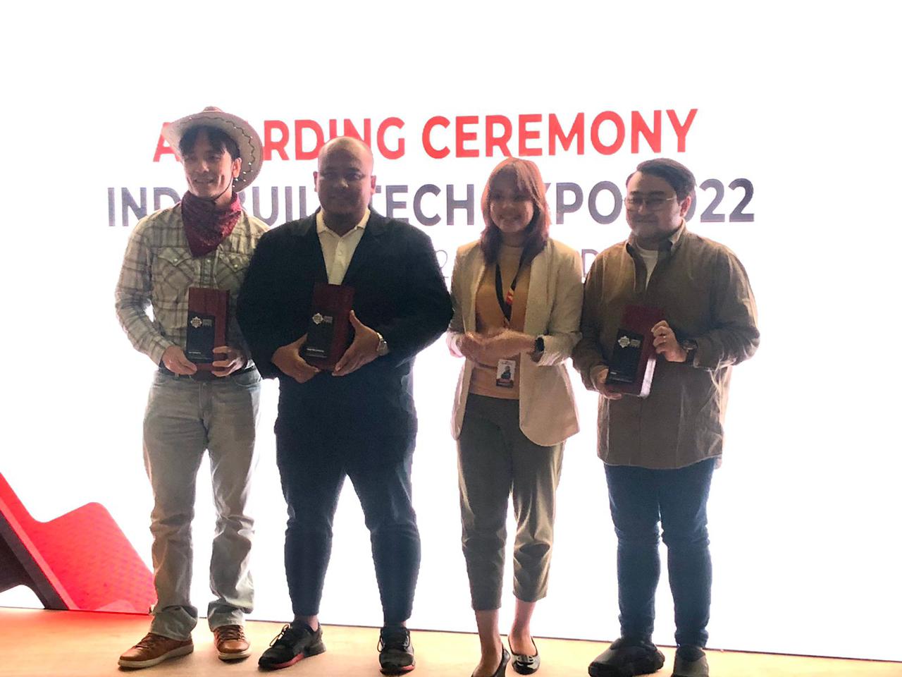 penghargaan Top 1 The Best Booth Attractive Activity di IndoBuildTech 2022 untuk FORTRESS dan MEVVAH