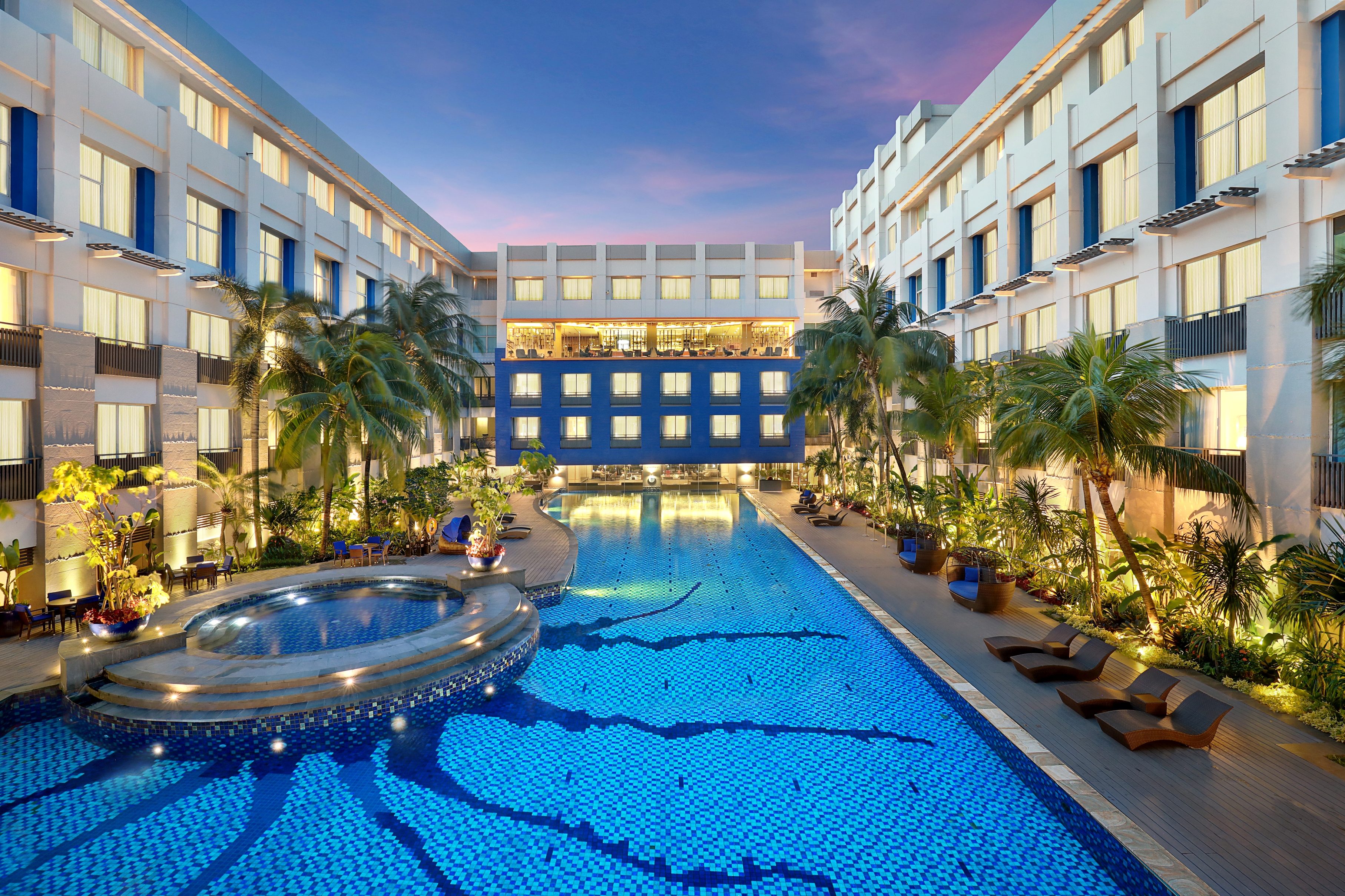 Novotel & ibis Styles Jakarta Mangga Dua Square menawarkan sebuah rangkaian paket liburan akhir tahun dengan tema 'Rumble In The Jungle'. 