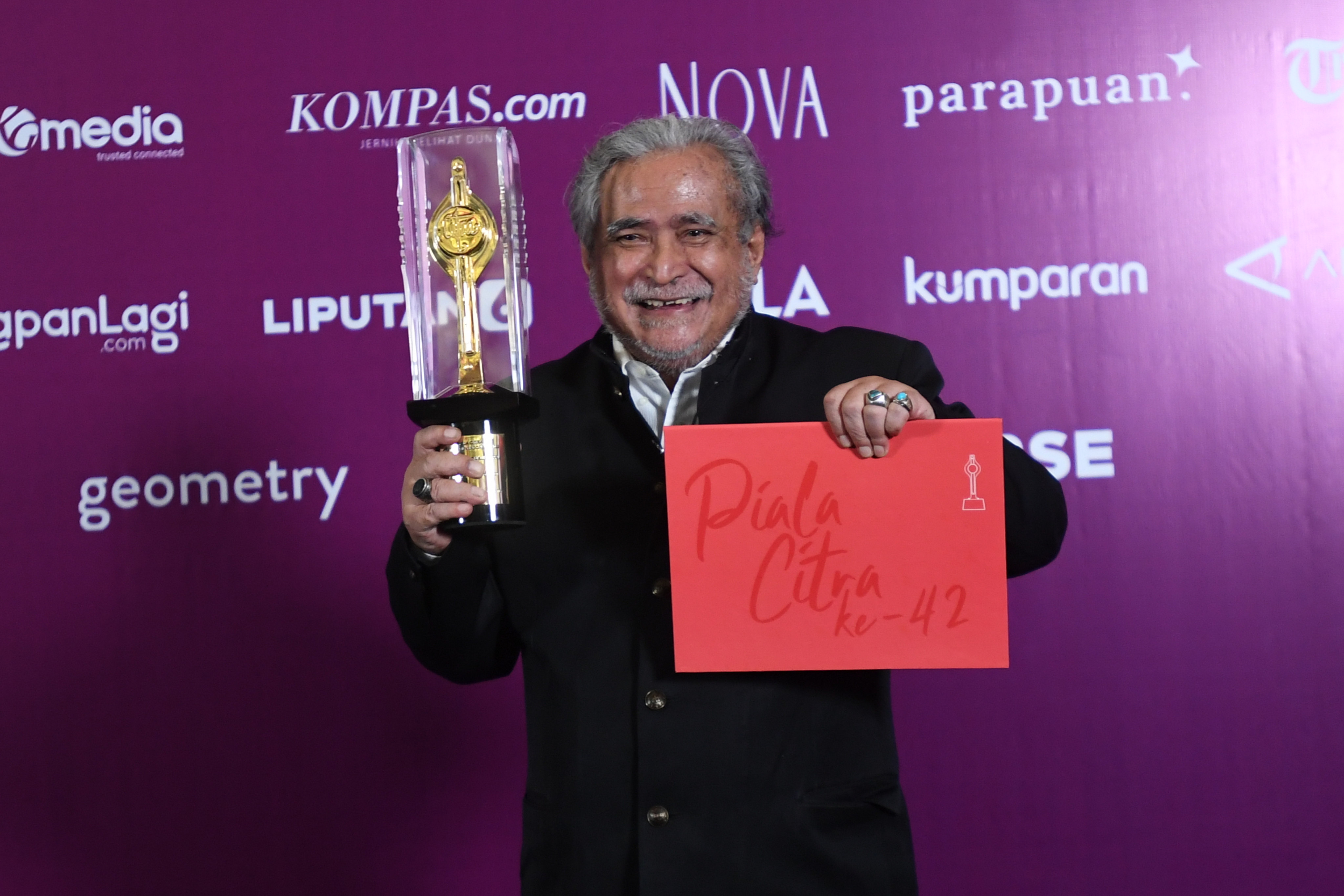 Slamet Rahardjo Terkejut Masih Dapat Piala Citra