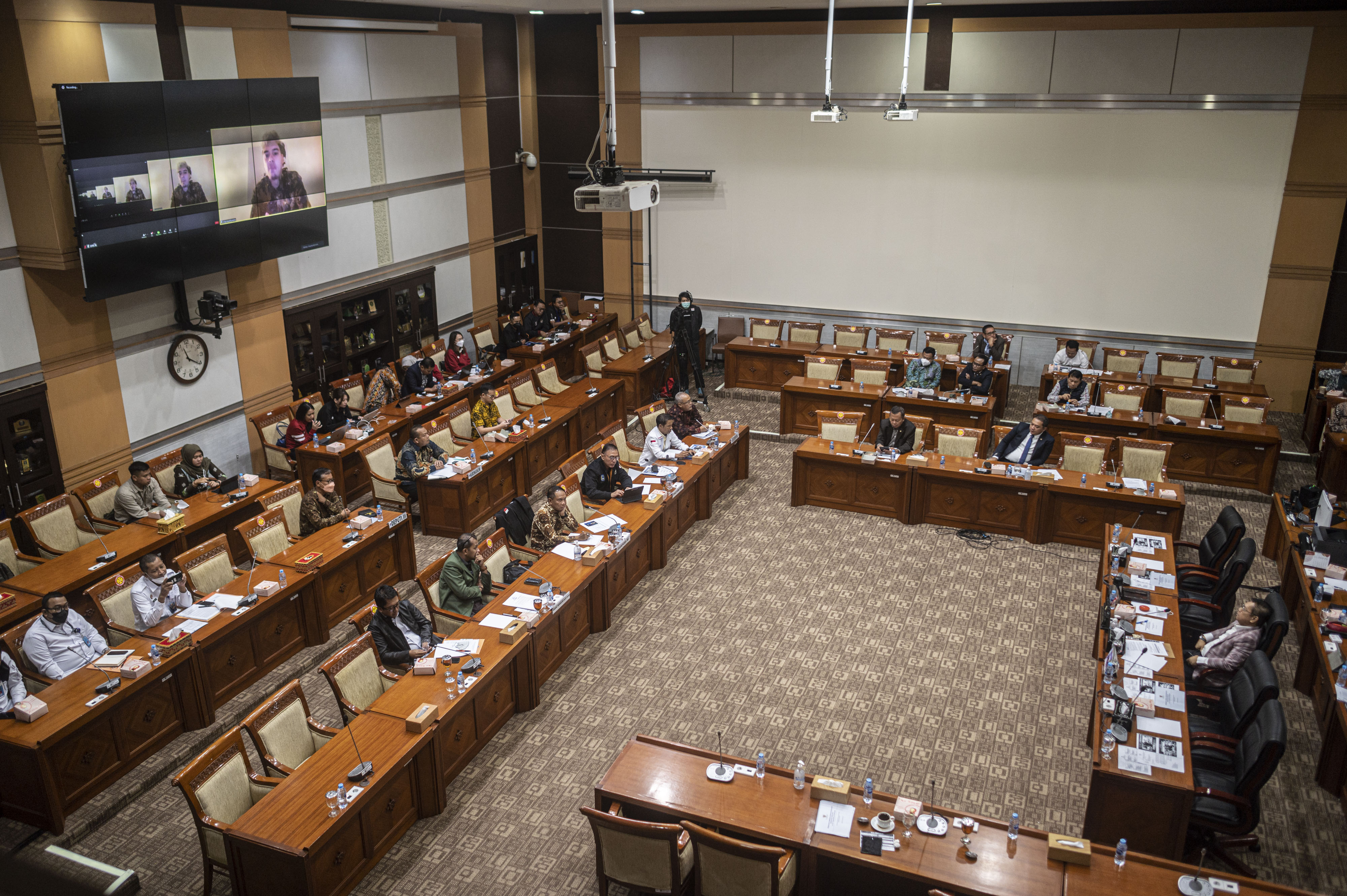 Rapat kerja di DPR RI membahas proses naturalisasi pemain sepak bola Shayne Pattynama