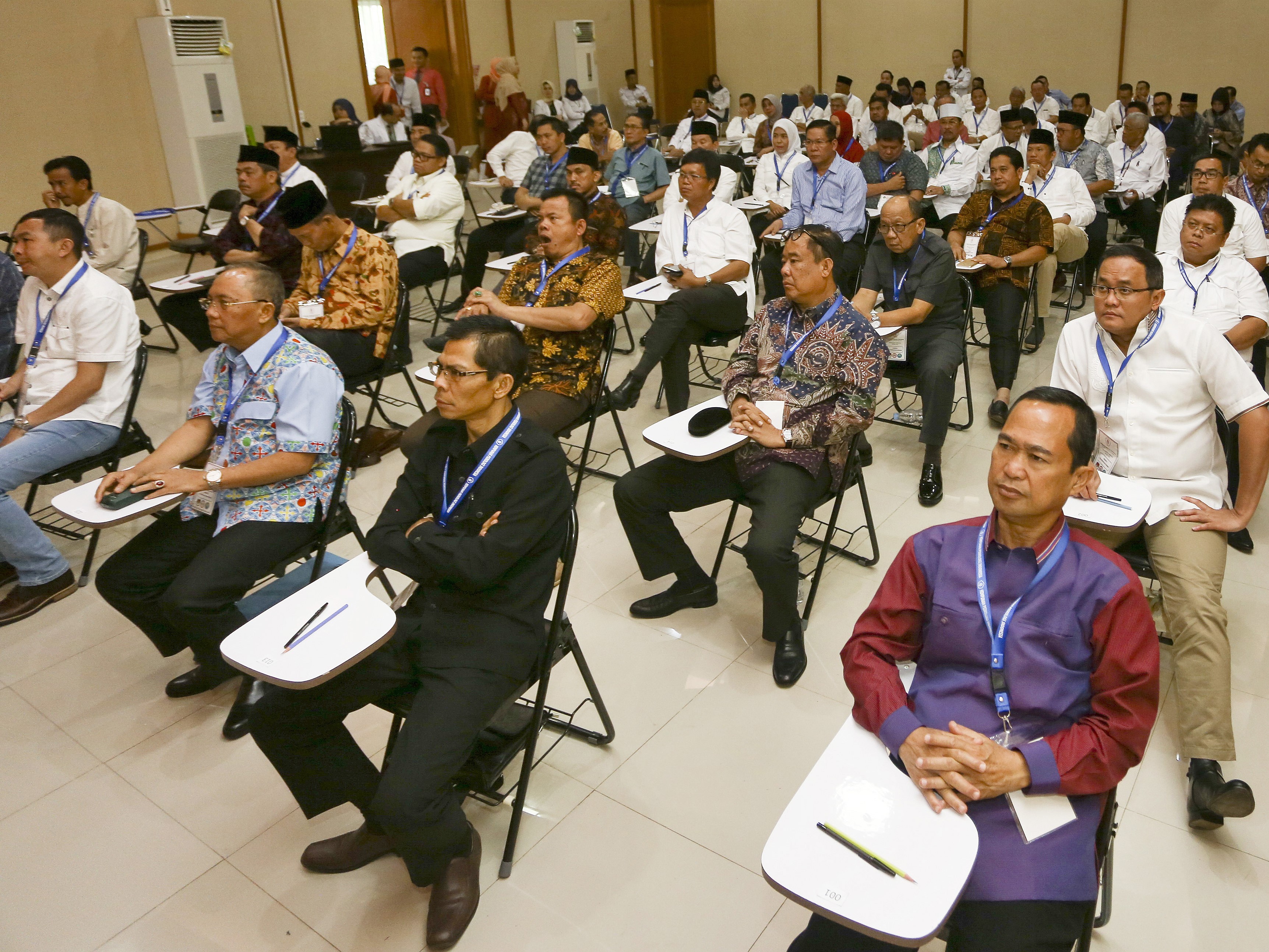 Puluhan pasangan bakal calon kepala daerah untuk Pilkada Sumsel 2018 mengikuti psikotes di Aula RSUP Muhammad Hoesin Palembang, Sumsel.