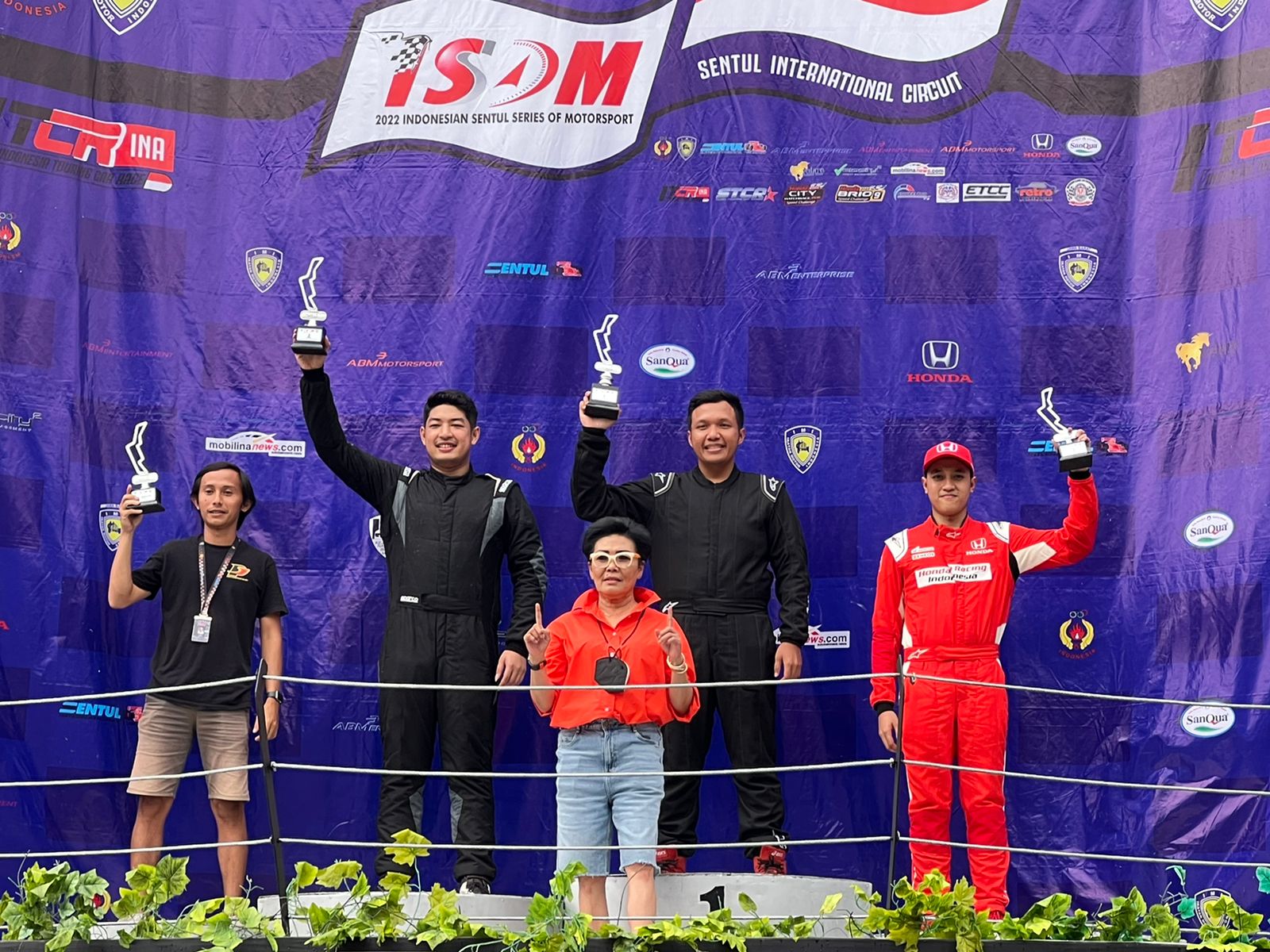 Alvin, Avila, Naufal Persembahkan 3 Gelar Juara Nasional bagi Honda Racing Indonesia di ISSOM 2022