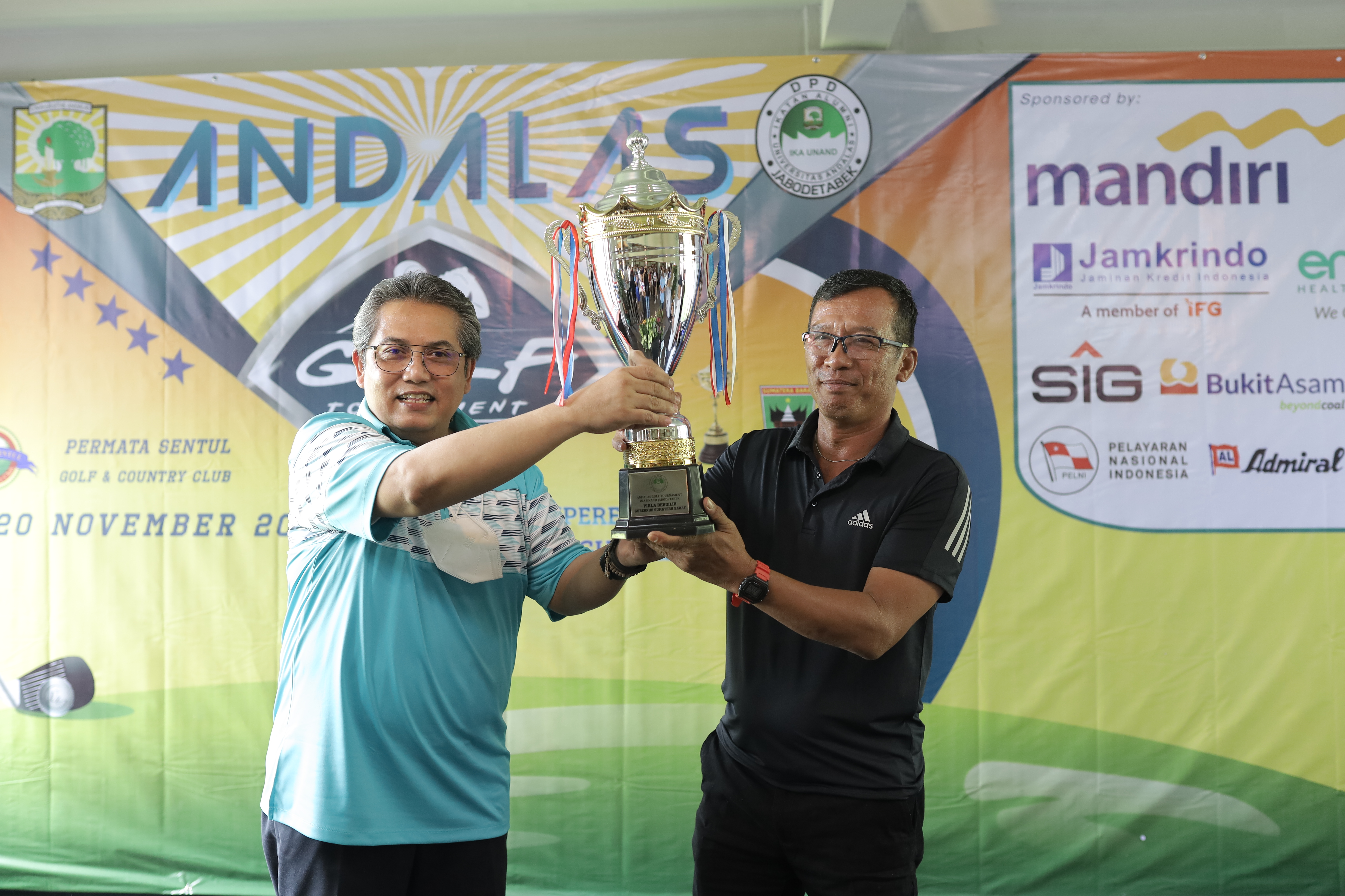 Pegolf Nasir berhasil menjadi Best Gross Overall (BGO) sekaligus meraih Piala Bergilir Gubernur Sumatera Barat.