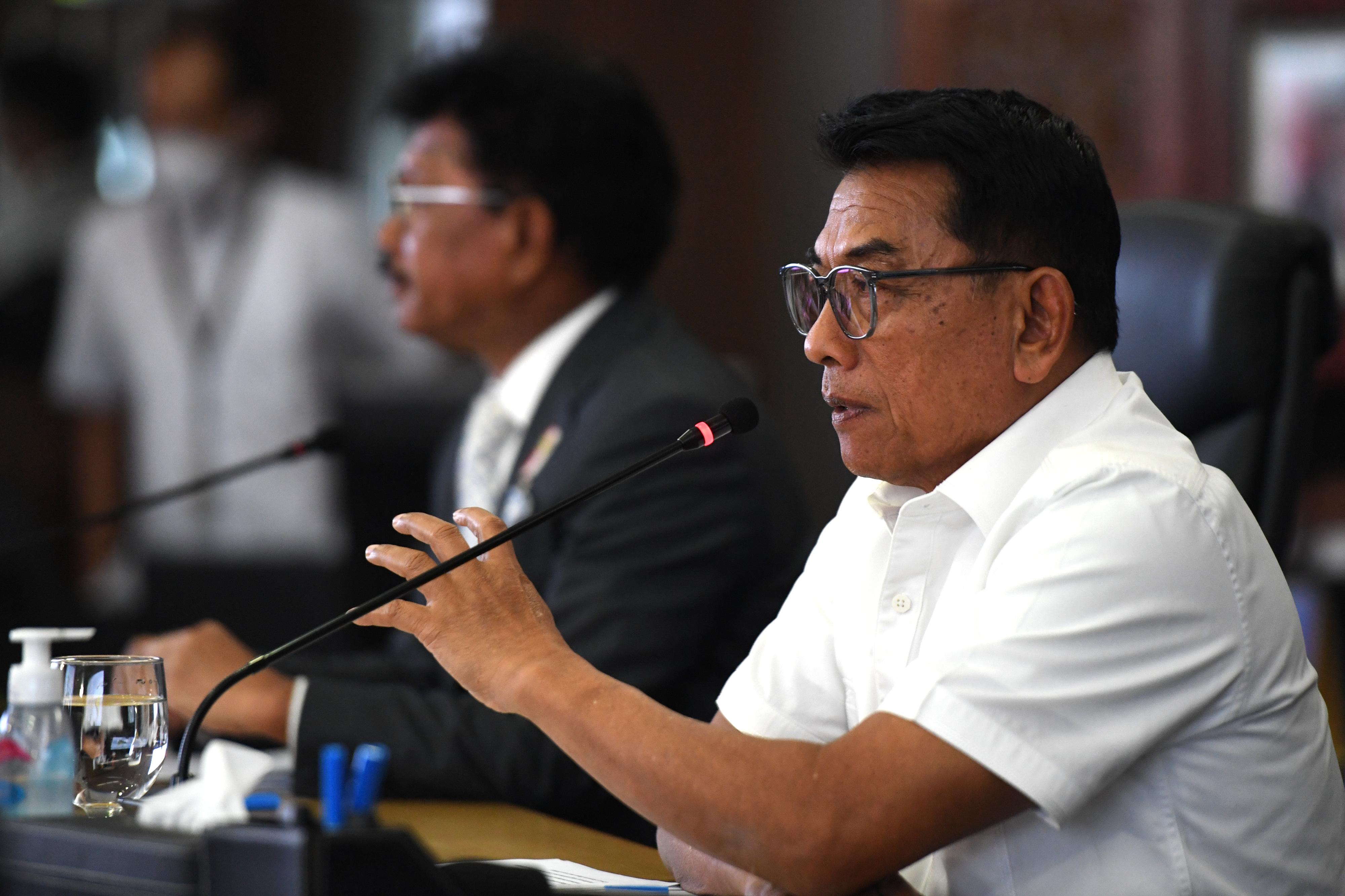 Kepala Staf Kepresidenan Moeldoko (kanan)