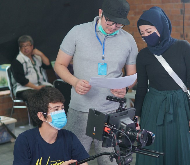 Ilustrasi produksi video promosi.