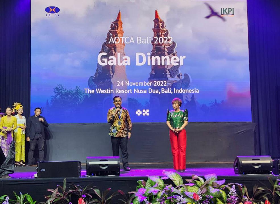 Ketua Umum IKPI Ruston Tambunan (kiri) didamping Presiden AOTCA  2019-2022 Euney Marie J Mata Perez.