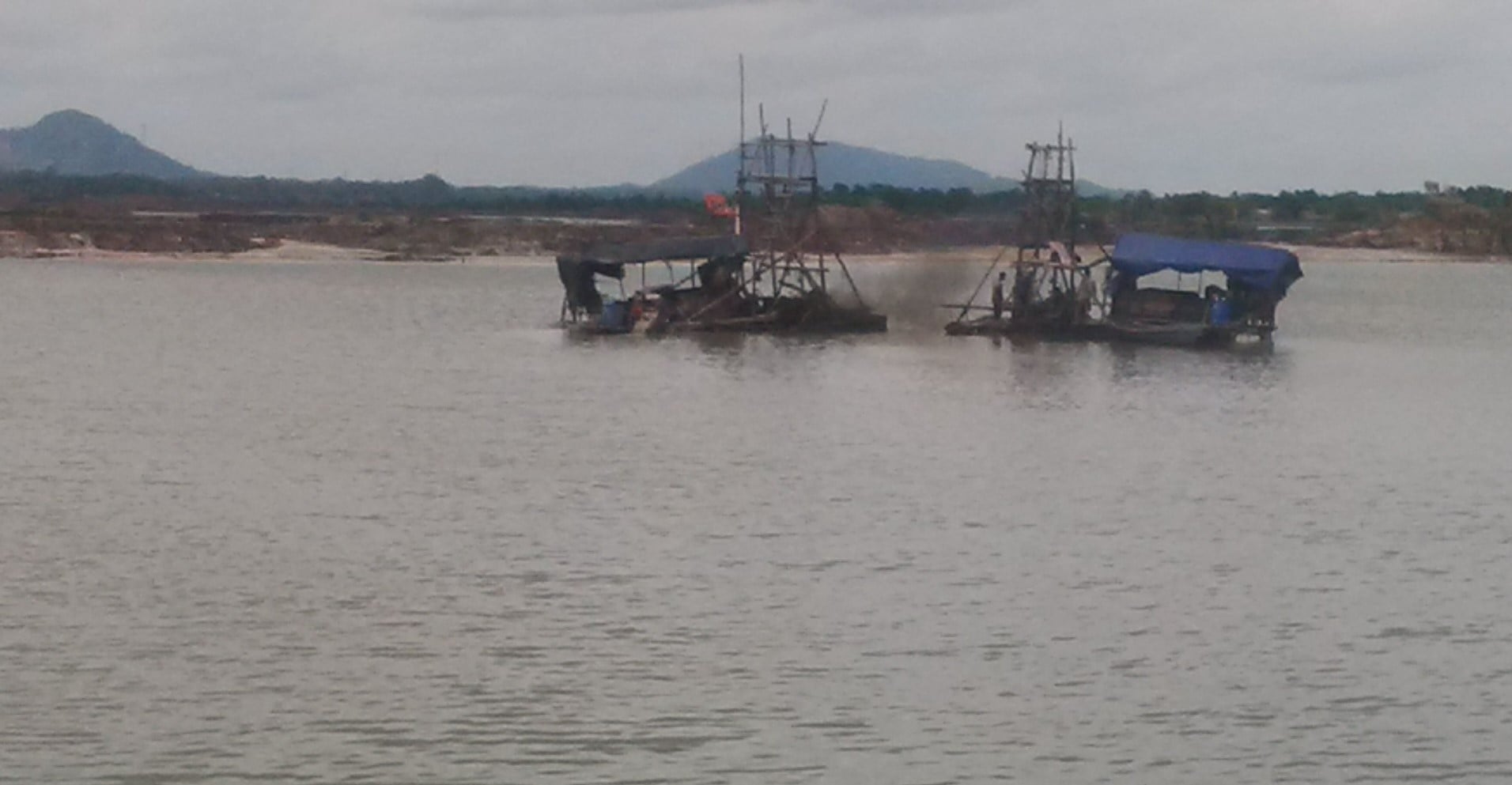 Aktivitas penambangan timah ilegal di Bangka Barat, Babel, merusak ekosistem hutan mamgrove di sana, bencana menanti. 