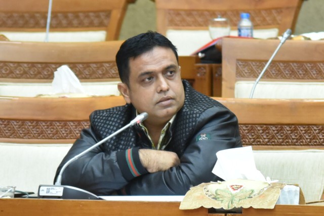Anggota Komisi VII DPR RI Muhammad Nasir saat RDP Komisi VII DPR RI dengan direksi Pertamina Hulu Energi.