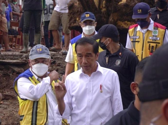 Presiden Jokowi meninjau penanganan pascagempa Cianjur