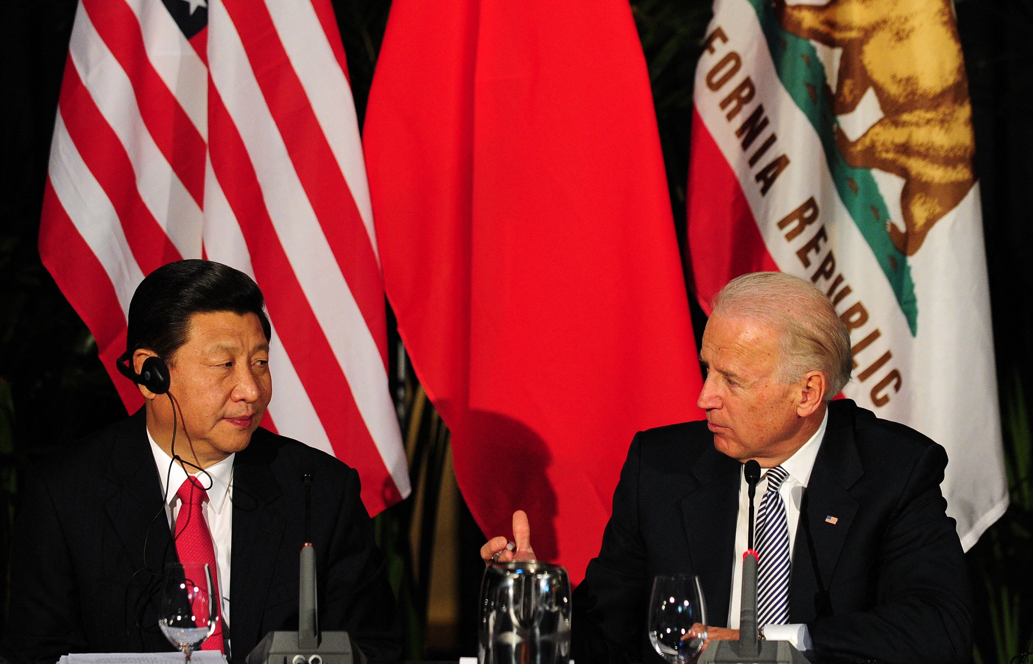Pertemuan Xi Jinping dan Joe Biden pada 2012. Biden saat itu masih menjabat sebagai Wakil Presiden Amerika Serikat.