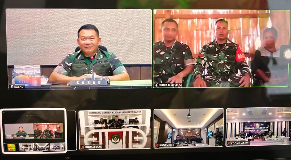 Video conference KSAD Jenderal TNI Dudung Abdurachman dengan prajuritnya.