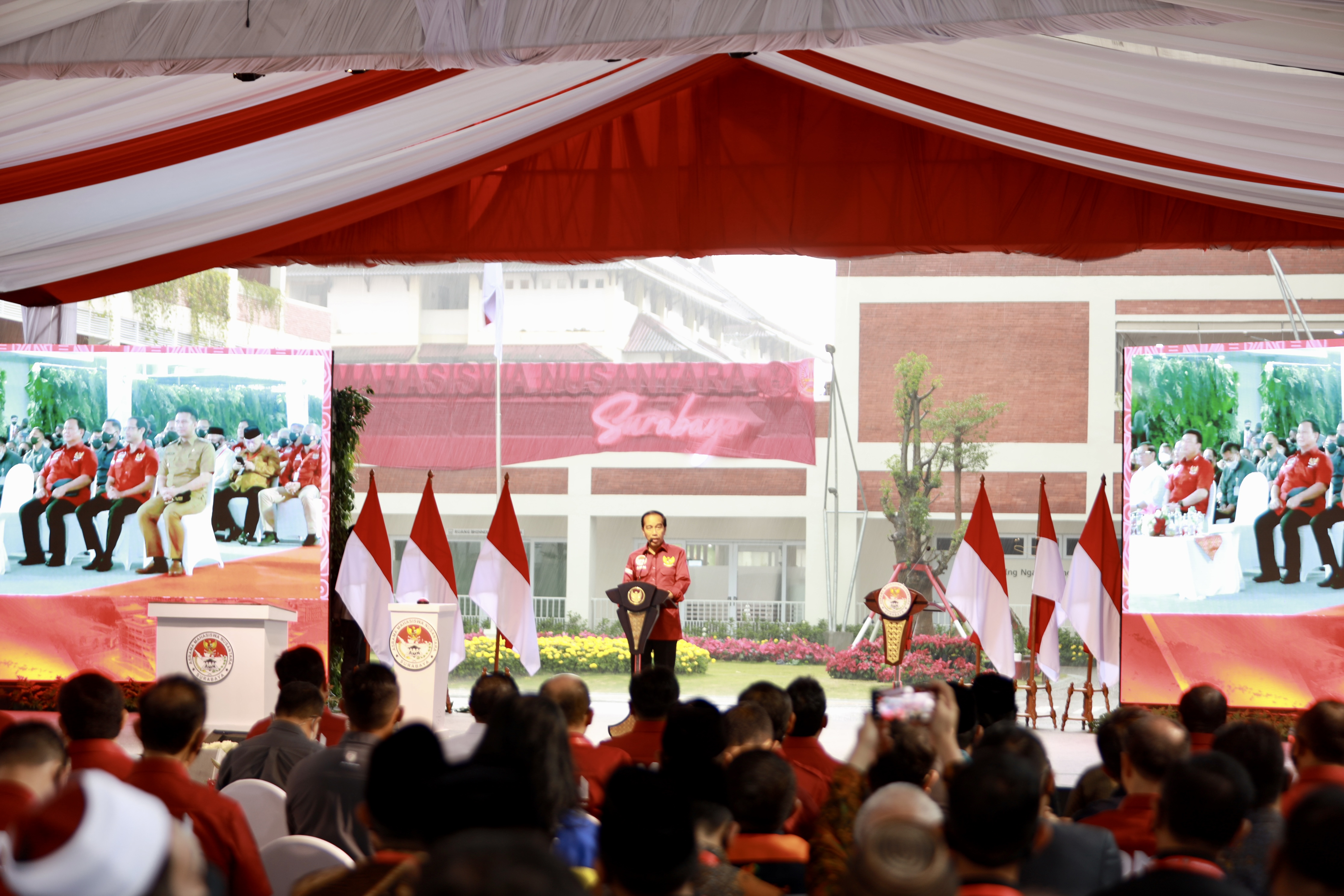 Presiden RI, Ir. Joko Widodo meresmikan Asrama Mahasiswa Nusantara (AMN) di Surabaya, Jawa Timur