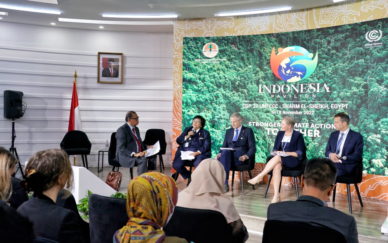 Menteri LHK Siti Nurbaya menjadi pembicara dalam World Climate Leaders’ Insight on Indonesia’s FOLU Net Sink 2030 di Mesir.    