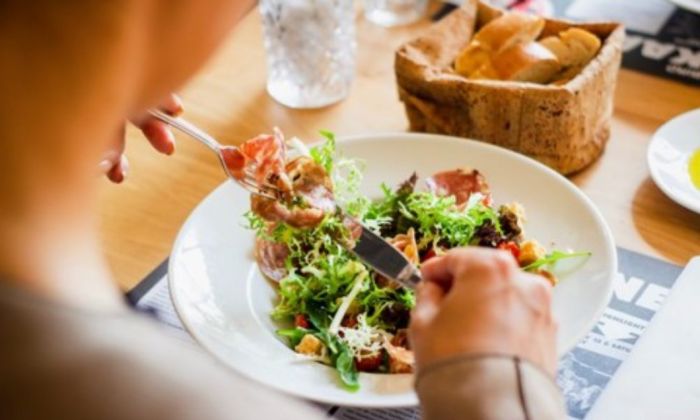 Sejumlah penelitian telah membuktikan bahwa pembatasan asupan kalori, terutama dari lemak, dapat membantu mengurangi risiko penyakit kronis 