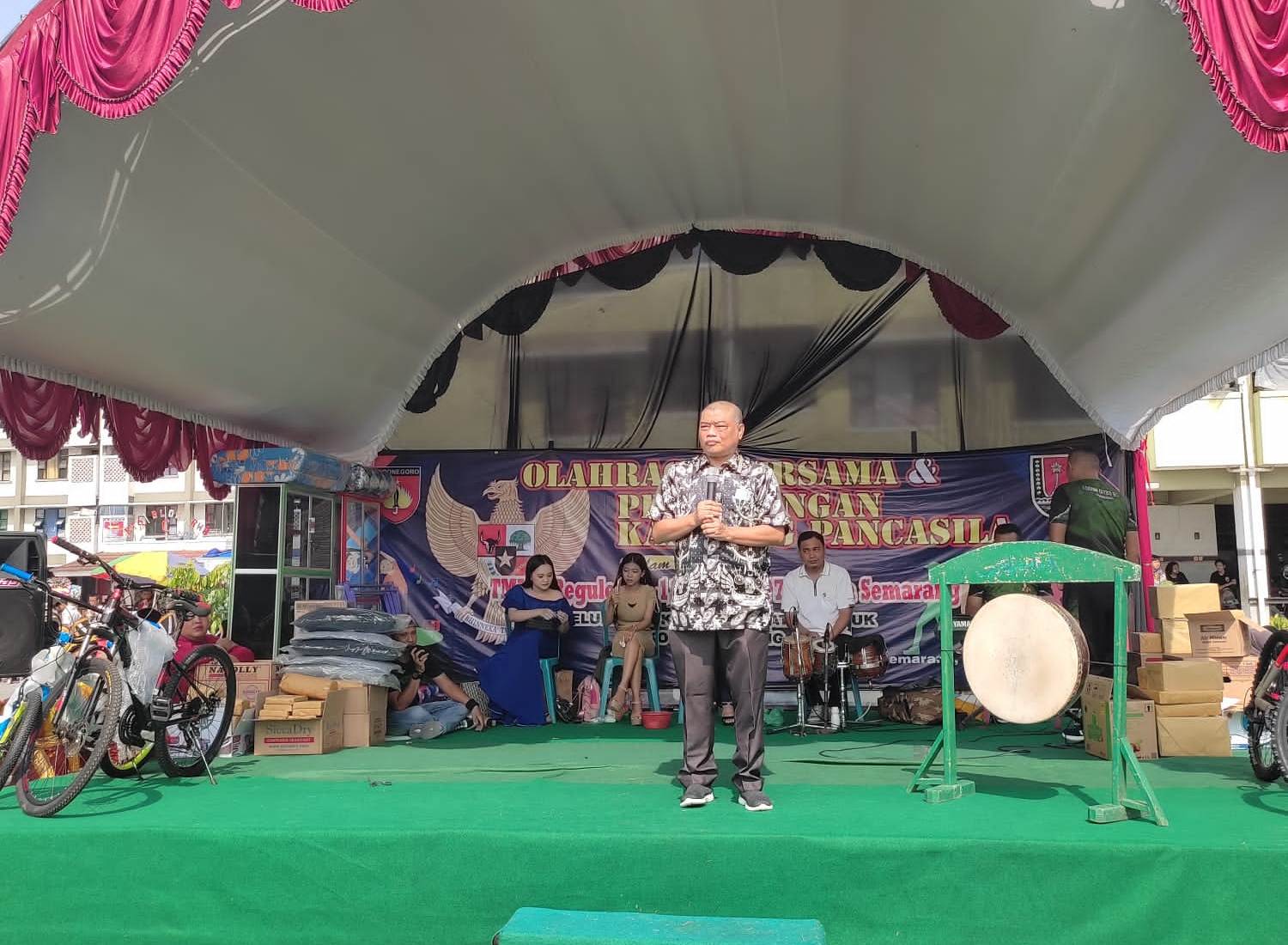 Kegiatan TNND Olah Raga Pagi dan Peresmian Kampung Pancasila di Rusun Njeroto, Genuk, Semarang, Minggu (6/11).