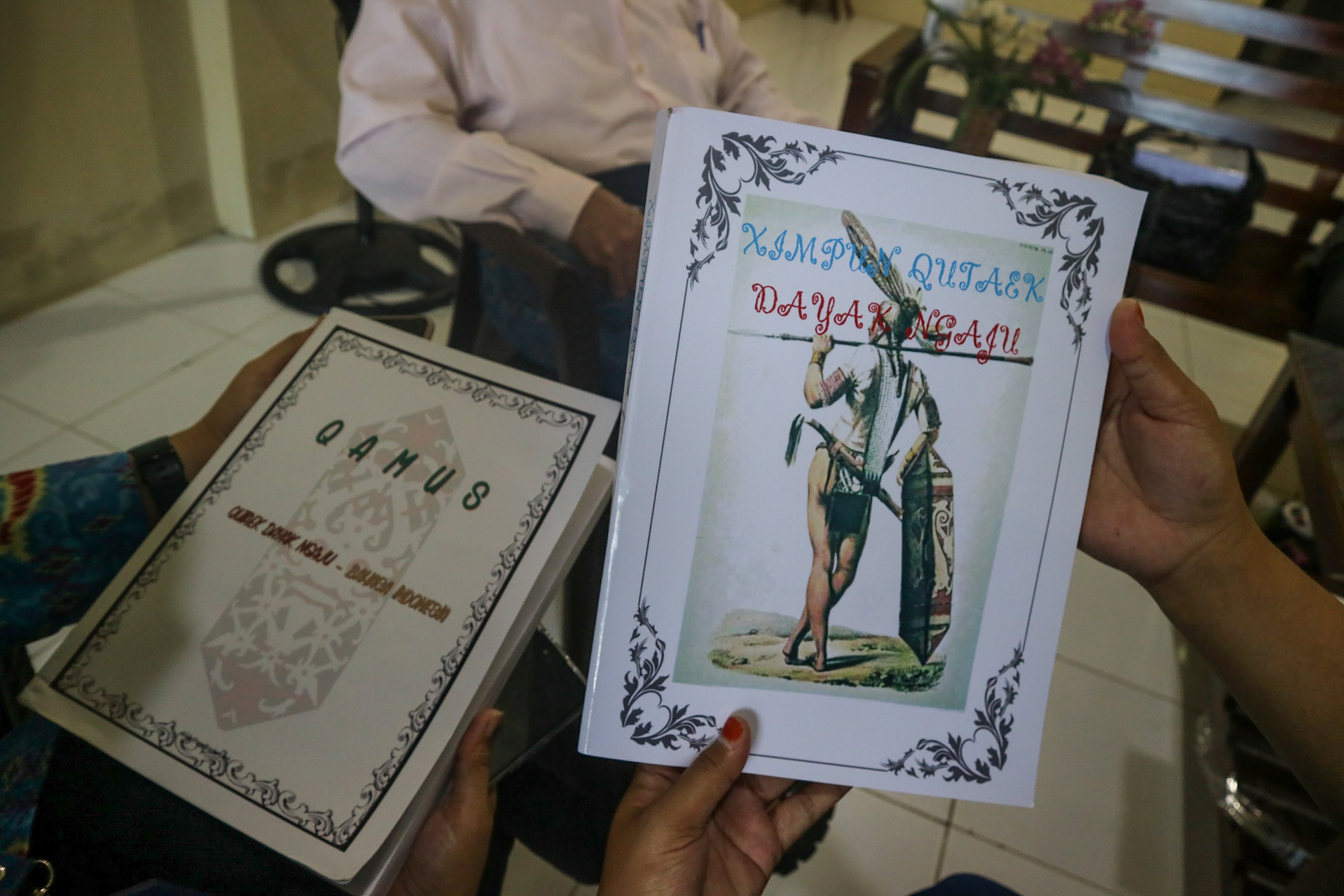 Kamus bahasa Dayak Ngaju Kalimantan Tengah karya tulis Piet Johanes Dadie.