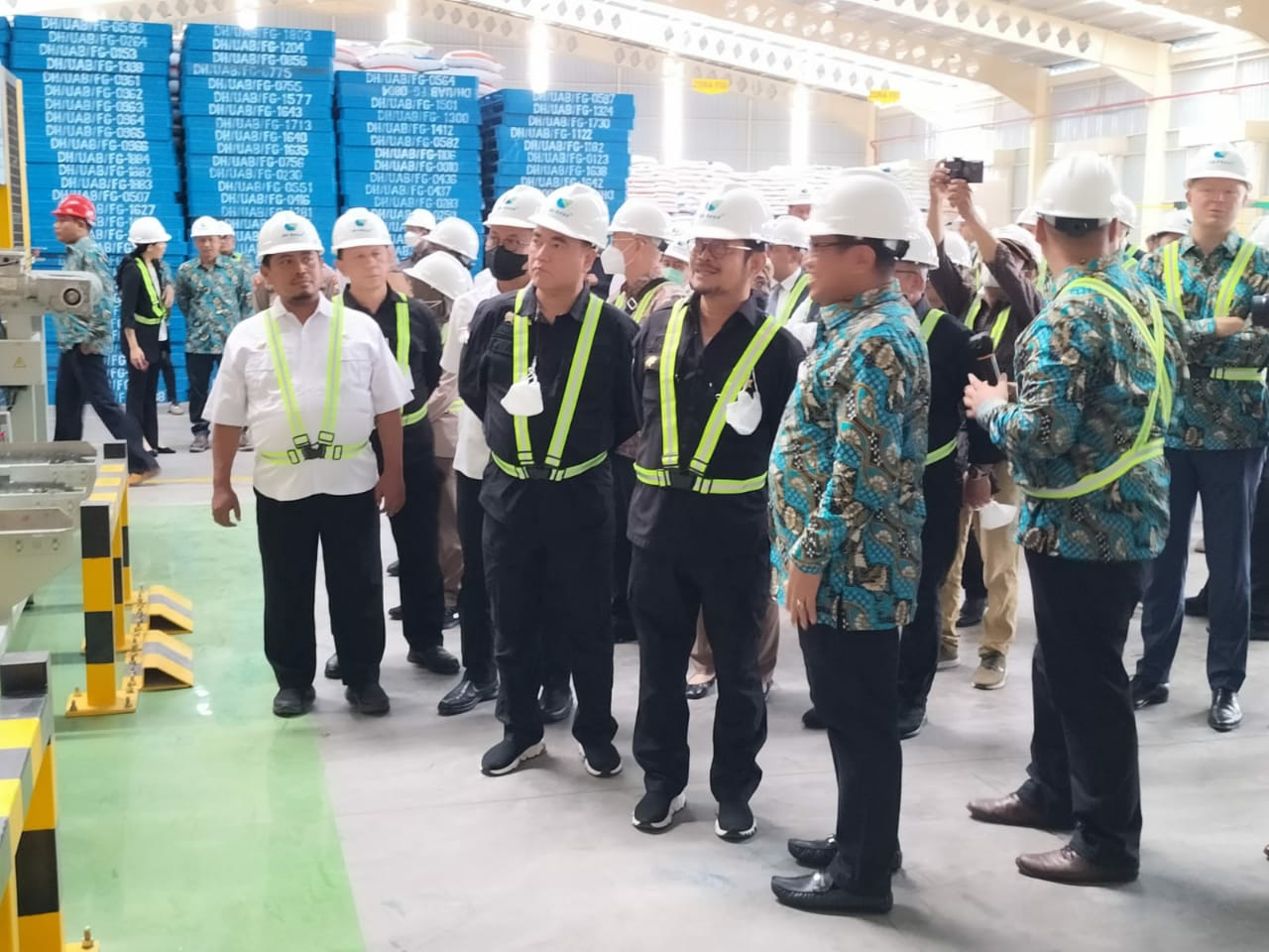 Mentan SYL meresmikan perusahaan pakan swasta  di Pasuruan, Jawa Timur