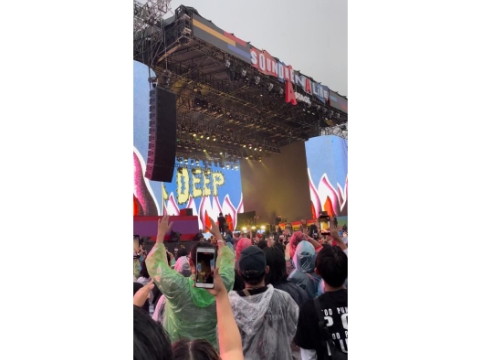 Neck Deep tampil di Soundrenaline 2022, Allianz Eco Park Ancol, Jakarta Utara, Sabtu, (26/11).