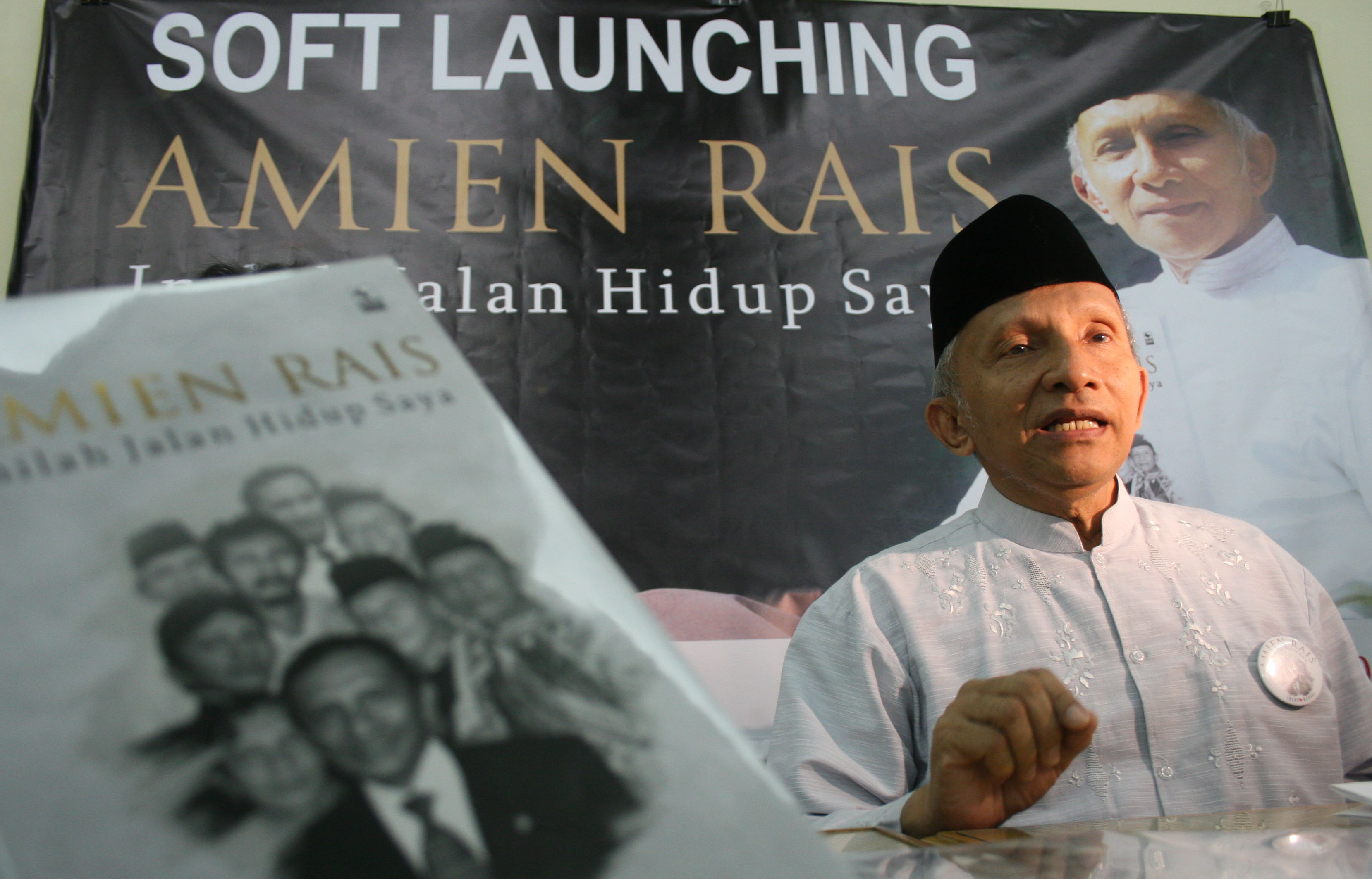 Ilustrasi--Amien Rais meluncurkan buku autobiografinya yang berjudul 