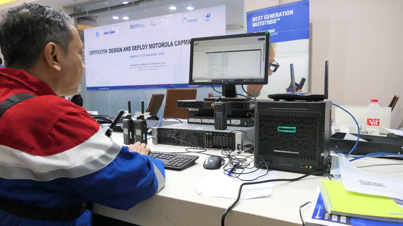 Layanan Radio Trunking yang disediakan anak usaha PT Elnusa Tbk yakni Sigma Cipta Utama.