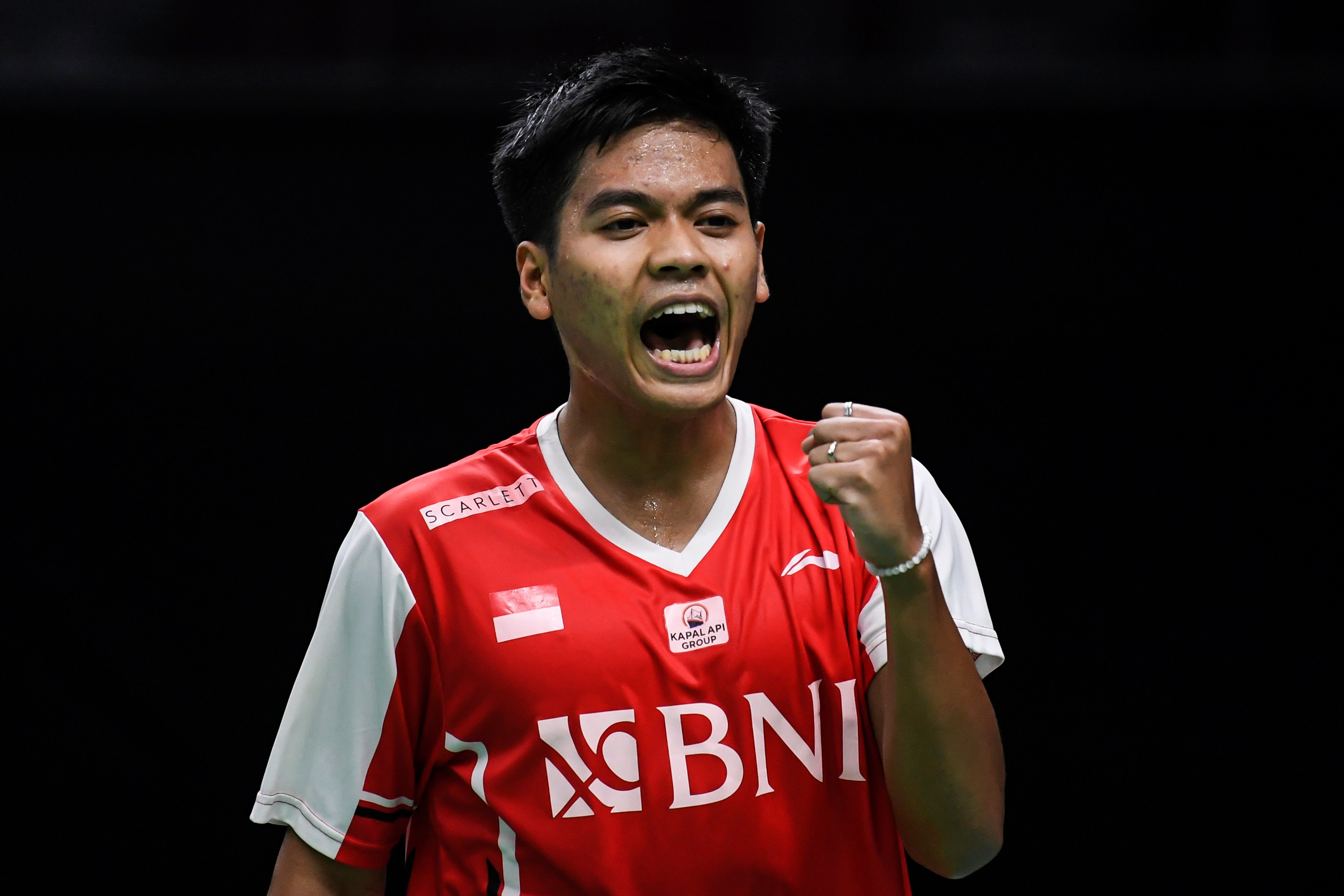 Pebulu tangkis tunggal putra Indonesia Syabda Perkasa Belawa saat tampil pada Piala Thomas di Bangkok, Thailand, Rabu (11/5).